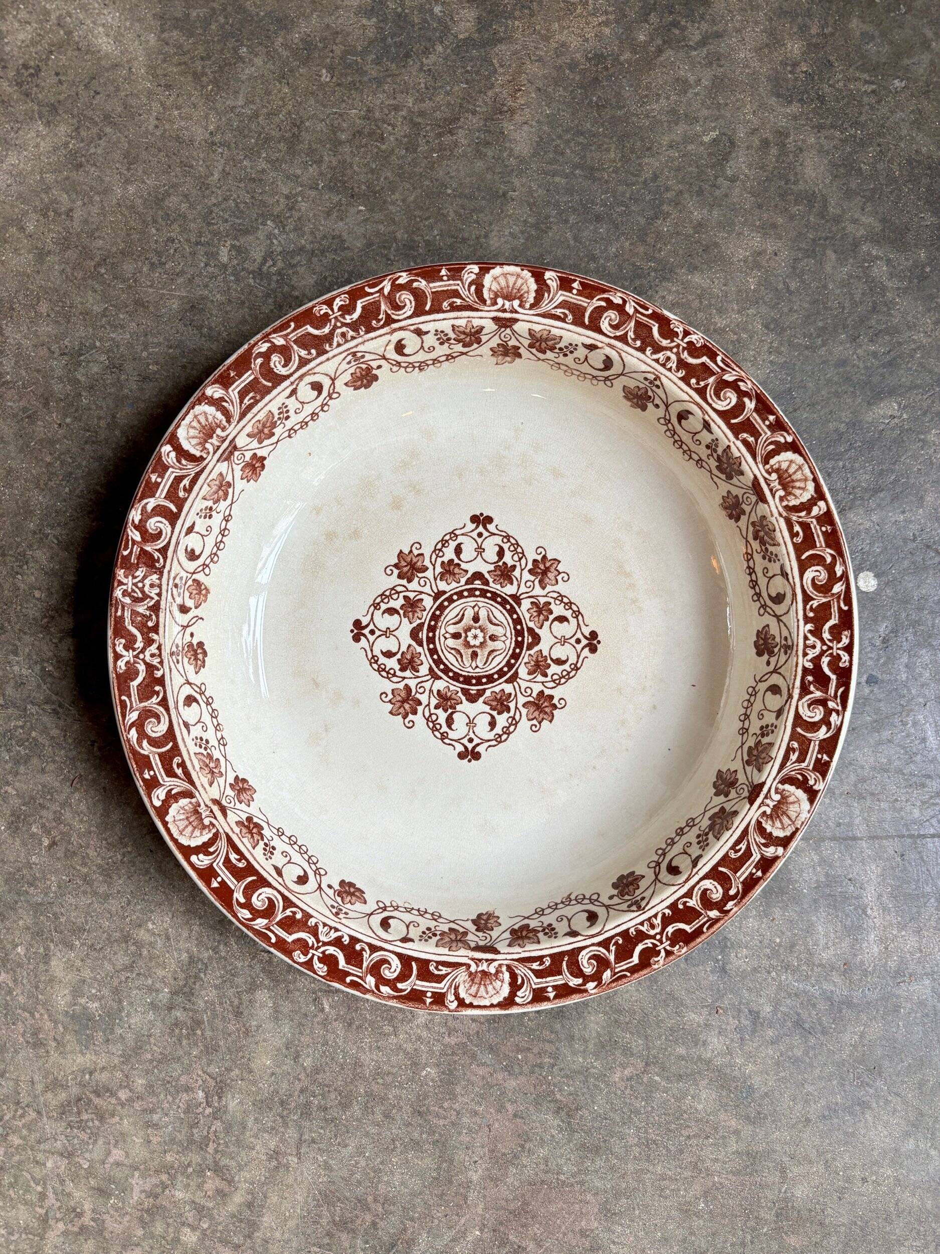 Round and hollow dish Jules Vieillard - Bordeaux in iron earth, service "Lou