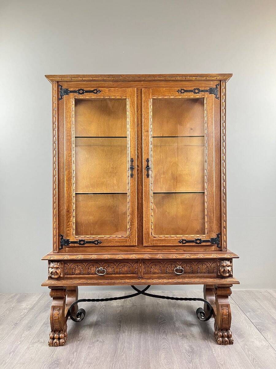 Carved oak display case, Neo-Renaissance style, 20th century