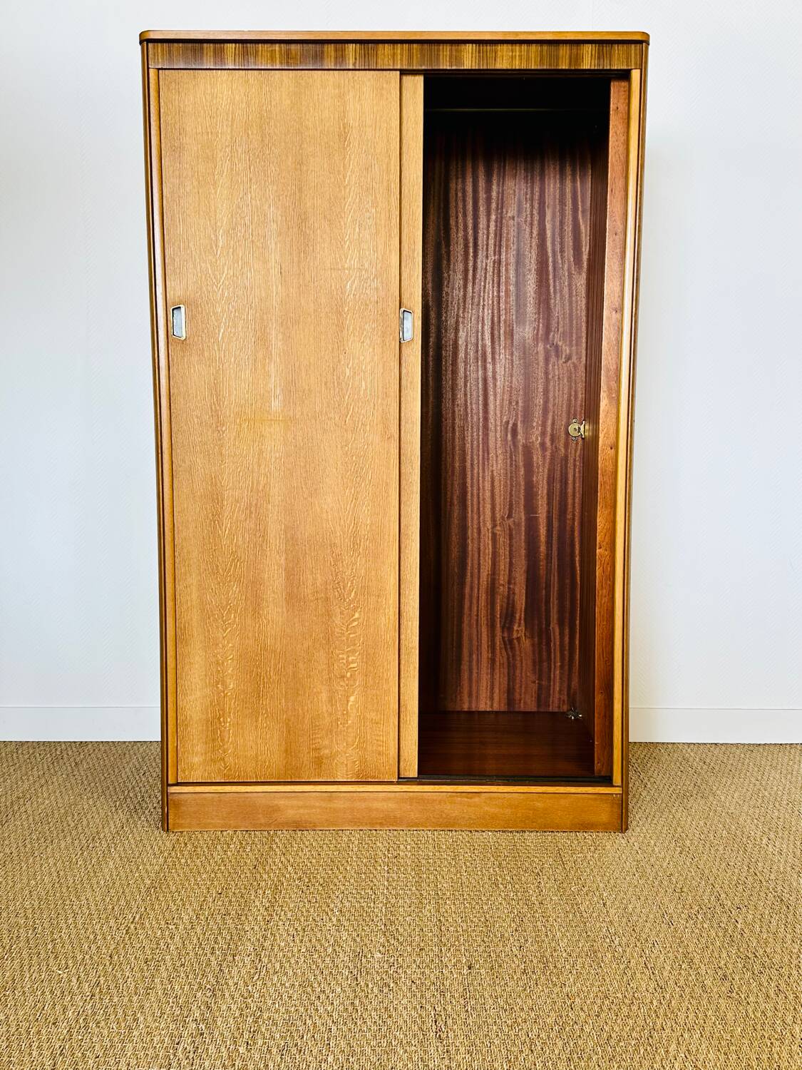 Vintage Austinsuite 1960s wardrobe