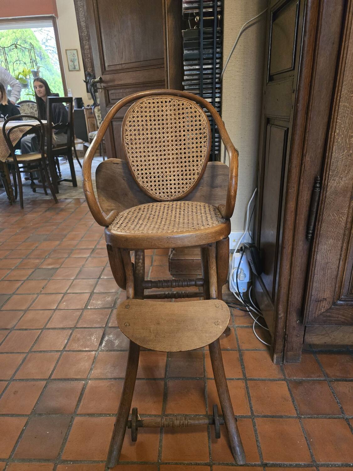 Chaise haute enfant , thonet