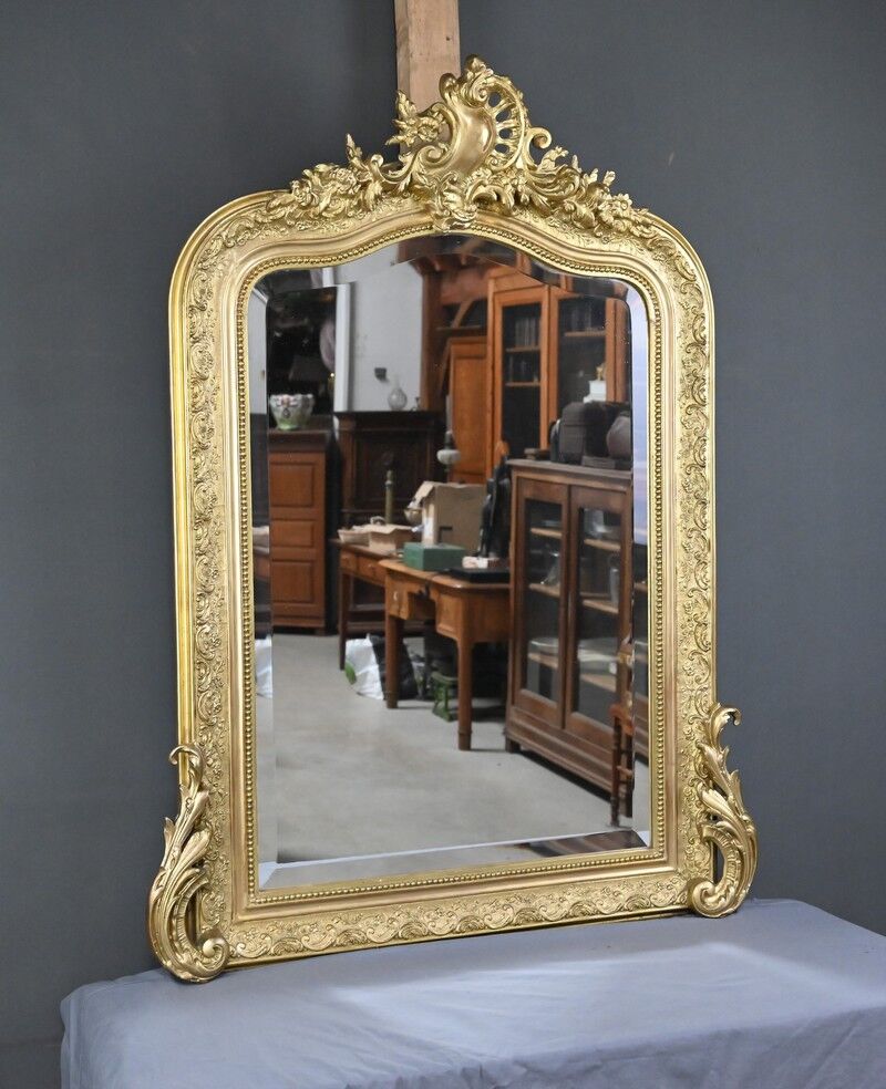 Bevelled mirror with pediment, Louis XV style – 2nd half of the 19th century