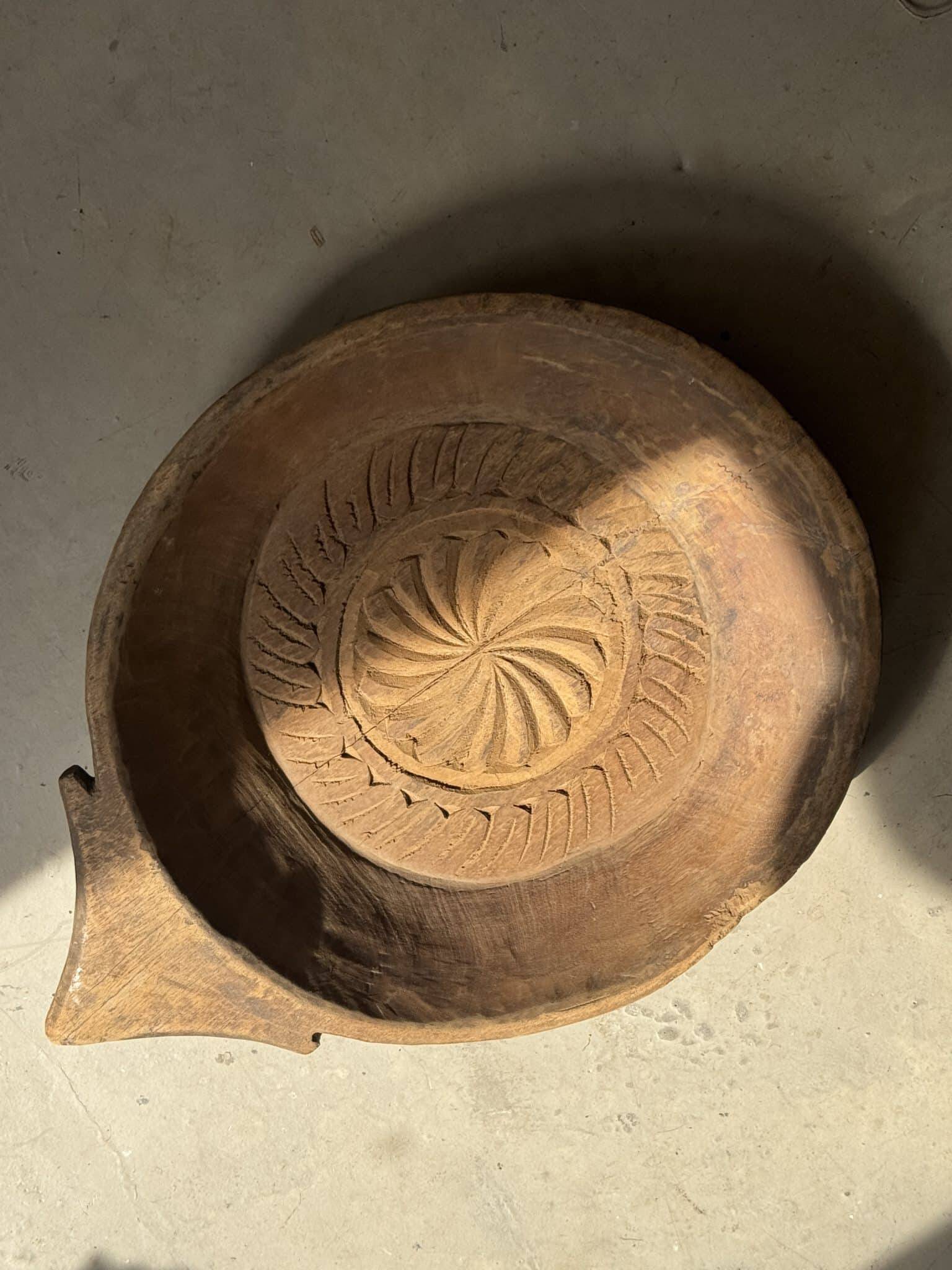 Ancient Indian plateau carved from solid wood "Whirlwind"