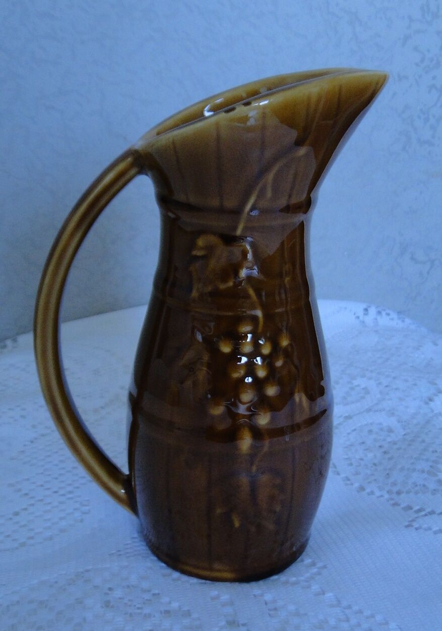 Pichet céramique marron decor grappe raisin Sarreguemines
