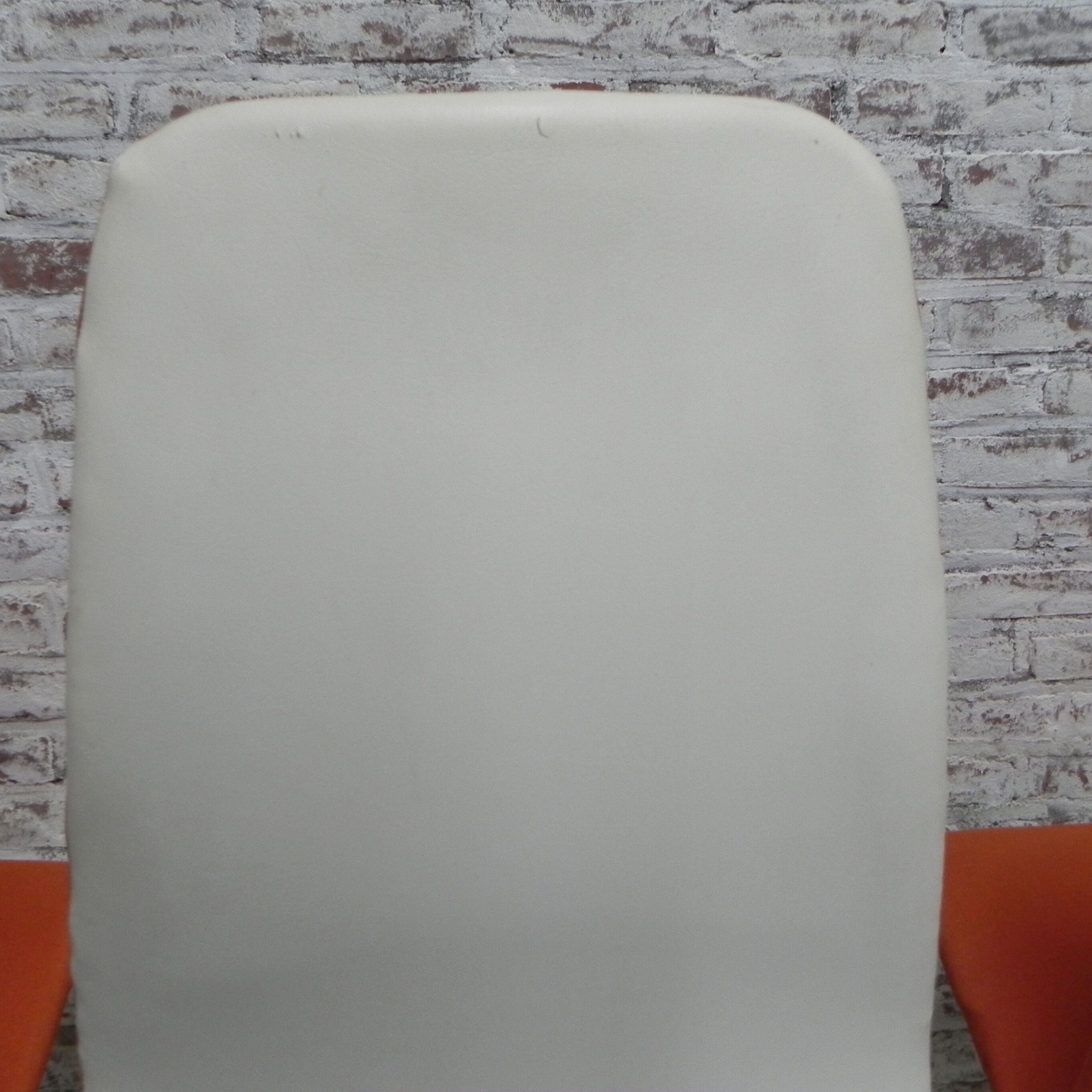 3 Vintage swivel tulip chairs
