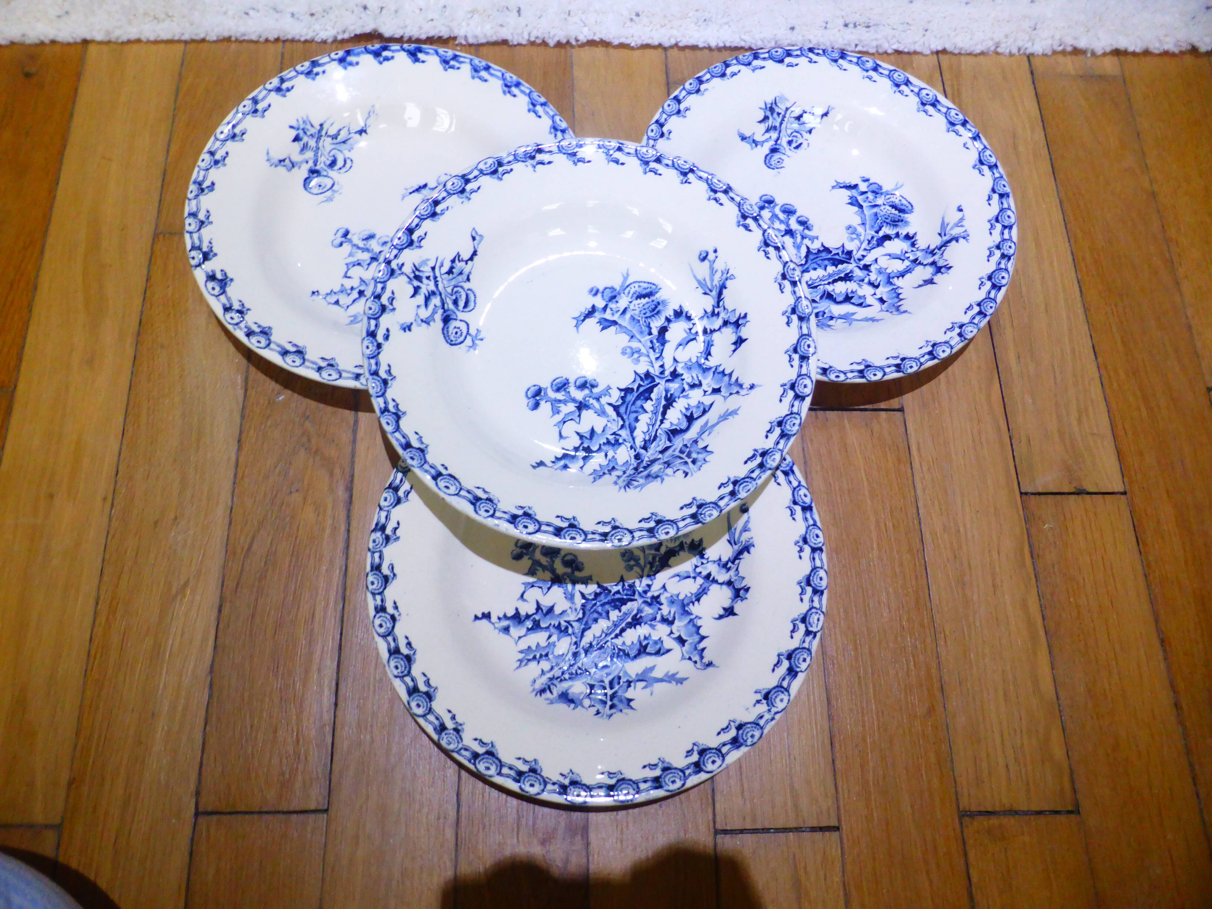 4 Gien Chardons soup plates (8)