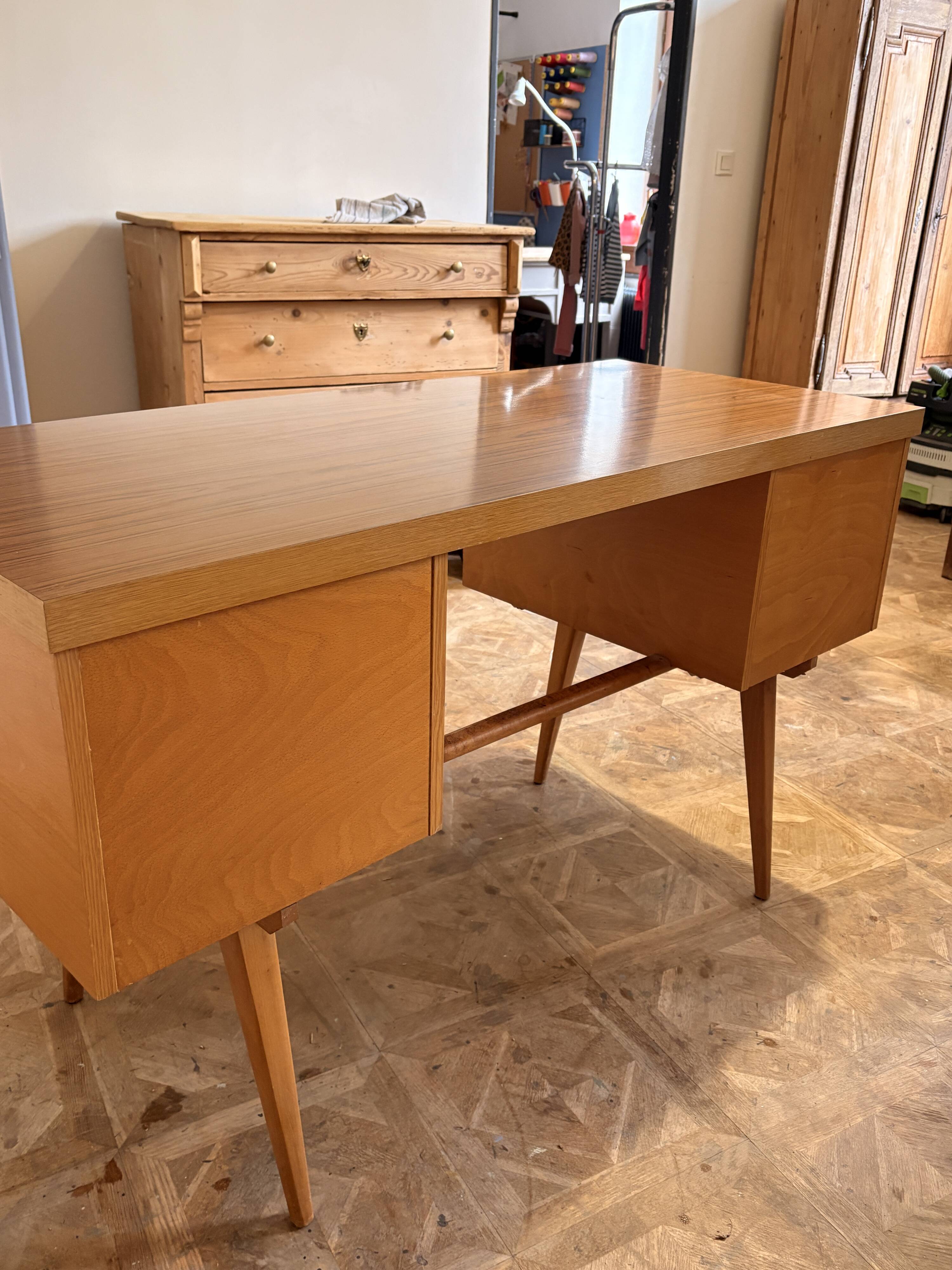 Bureau adulte pieds compas