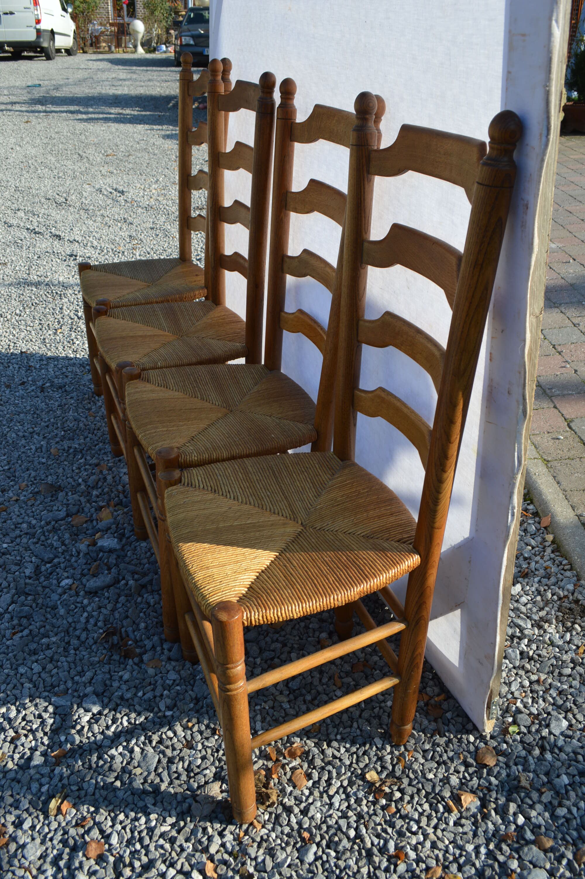 Ensemble de 4 chaises à hauts dossiers en chêne