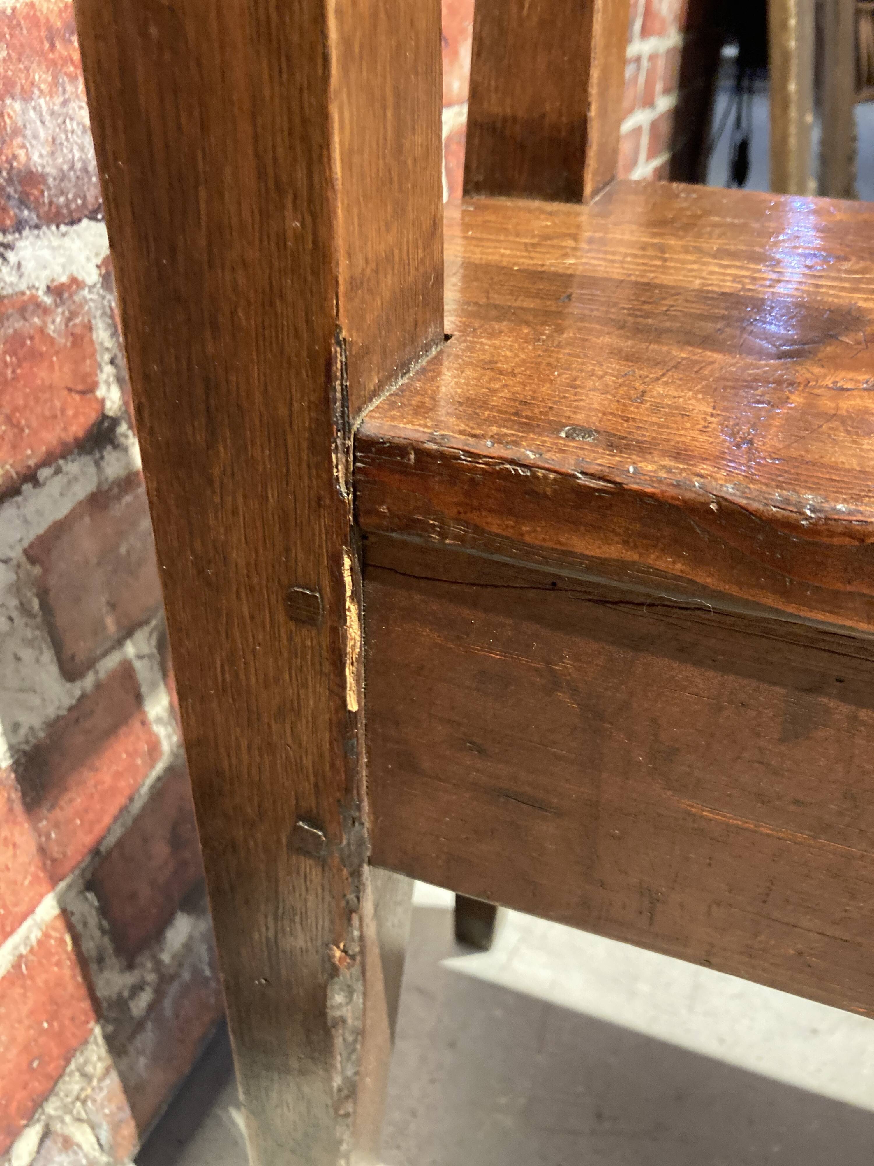 Banc d'église en bois