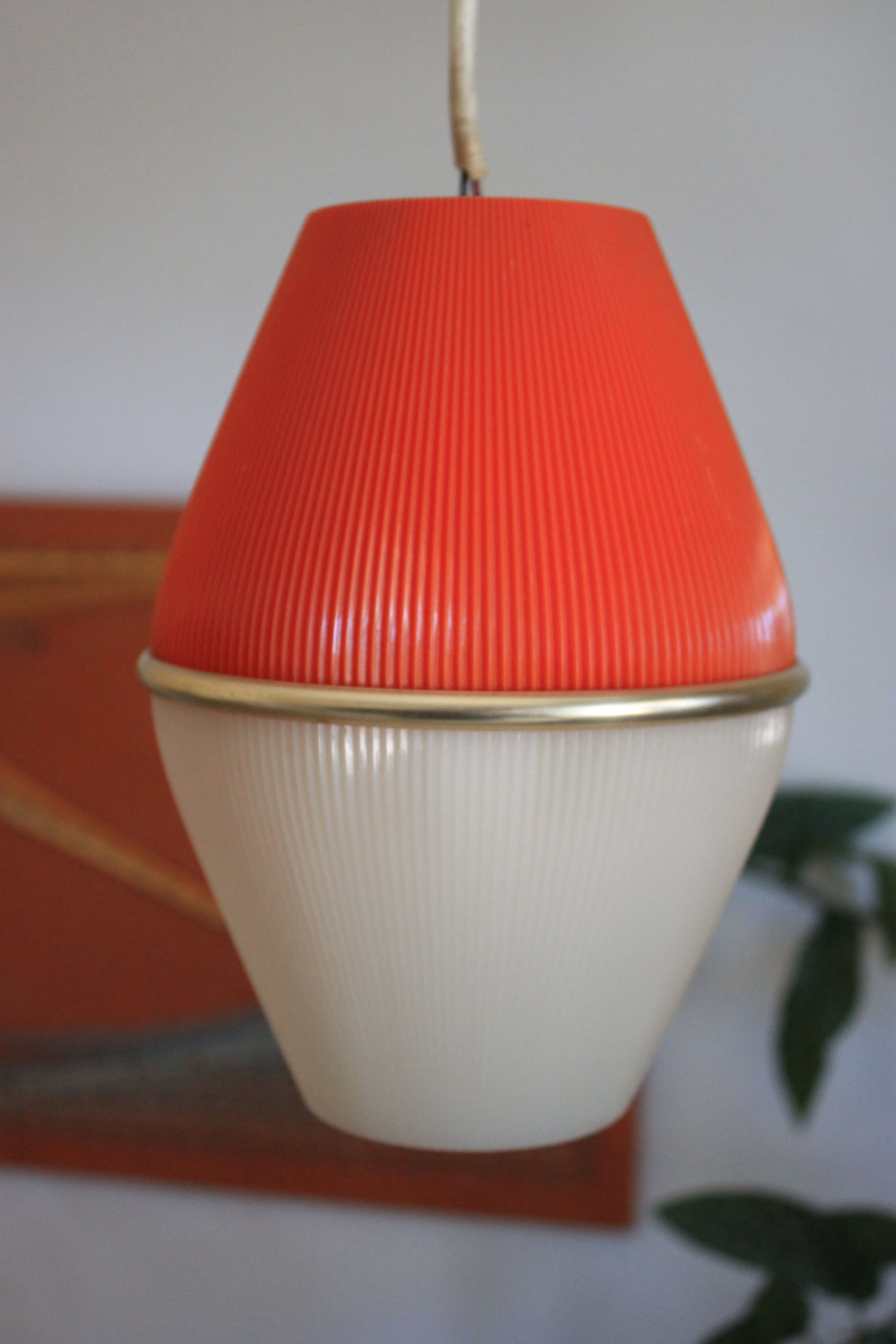 Suspension 1970, en plastique space age