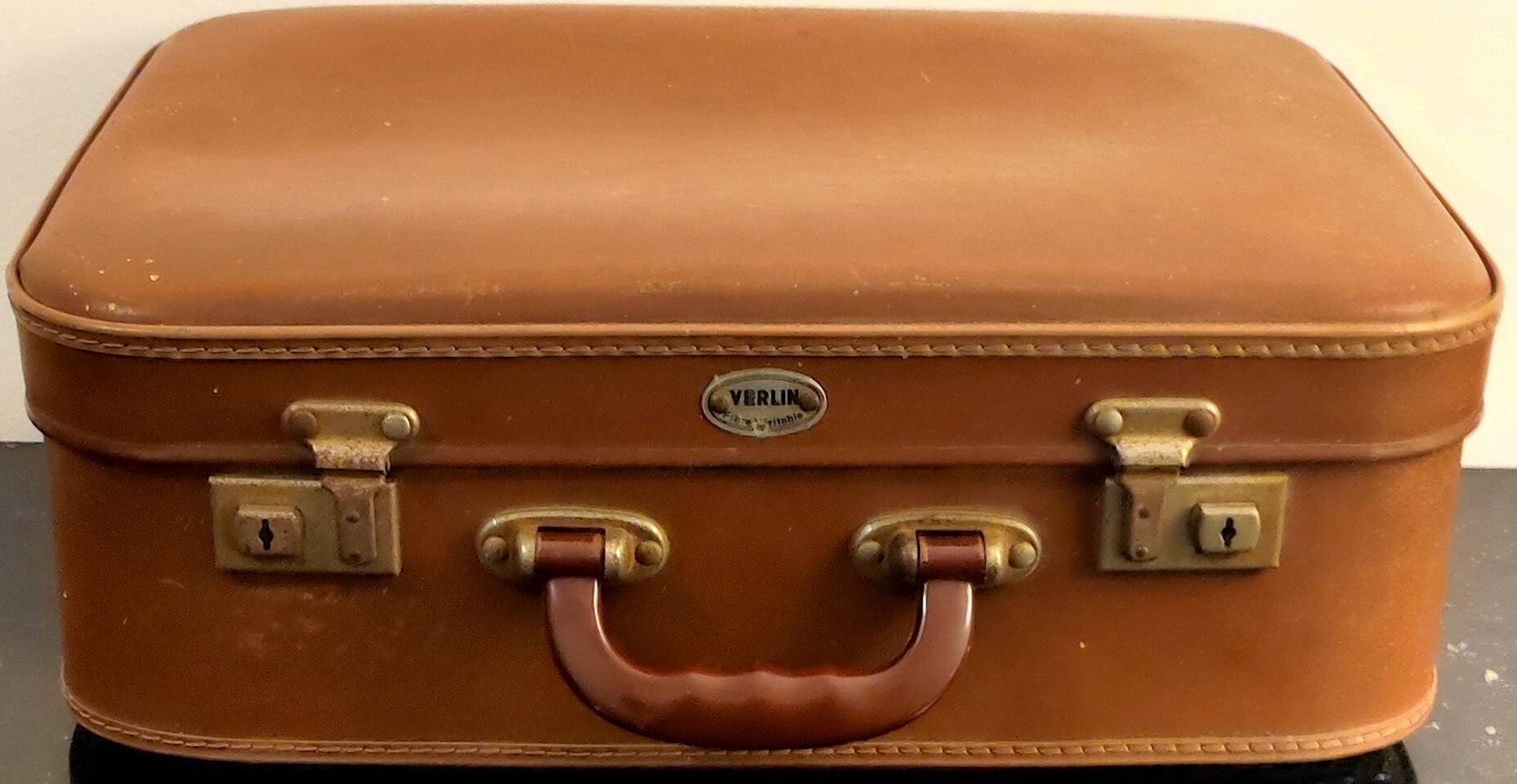 Old suitcase in vulcanized fibers & bakelite "Verlin" 1960