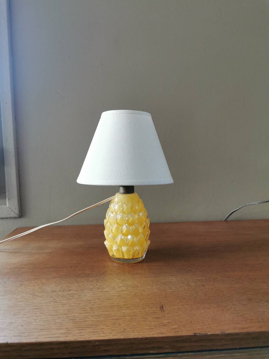 Vintage pineapple lamp in painted glass