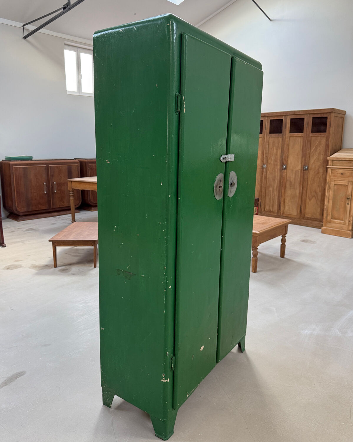 Armoire vintage en métal vert