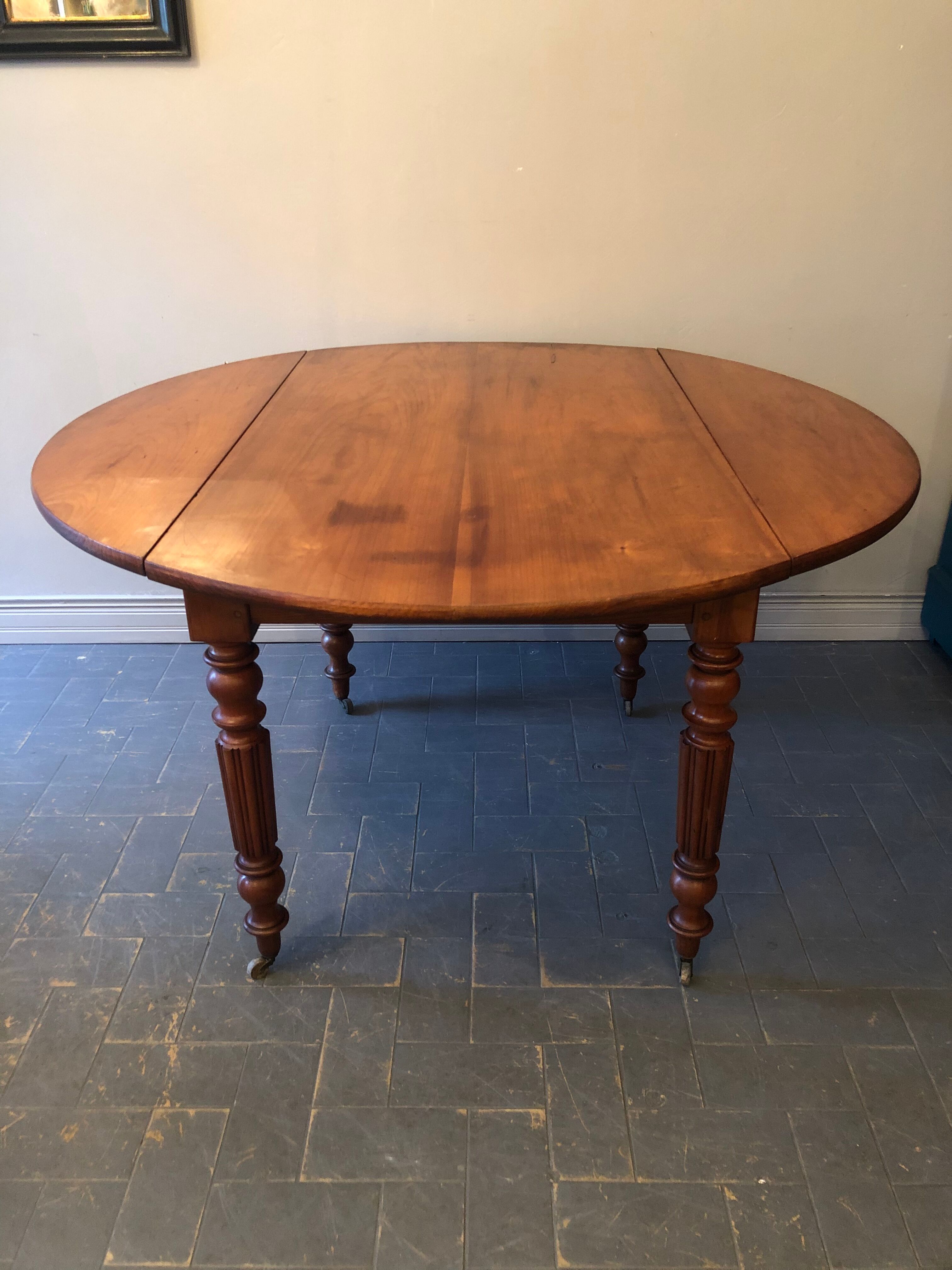 Round table with antique flaps