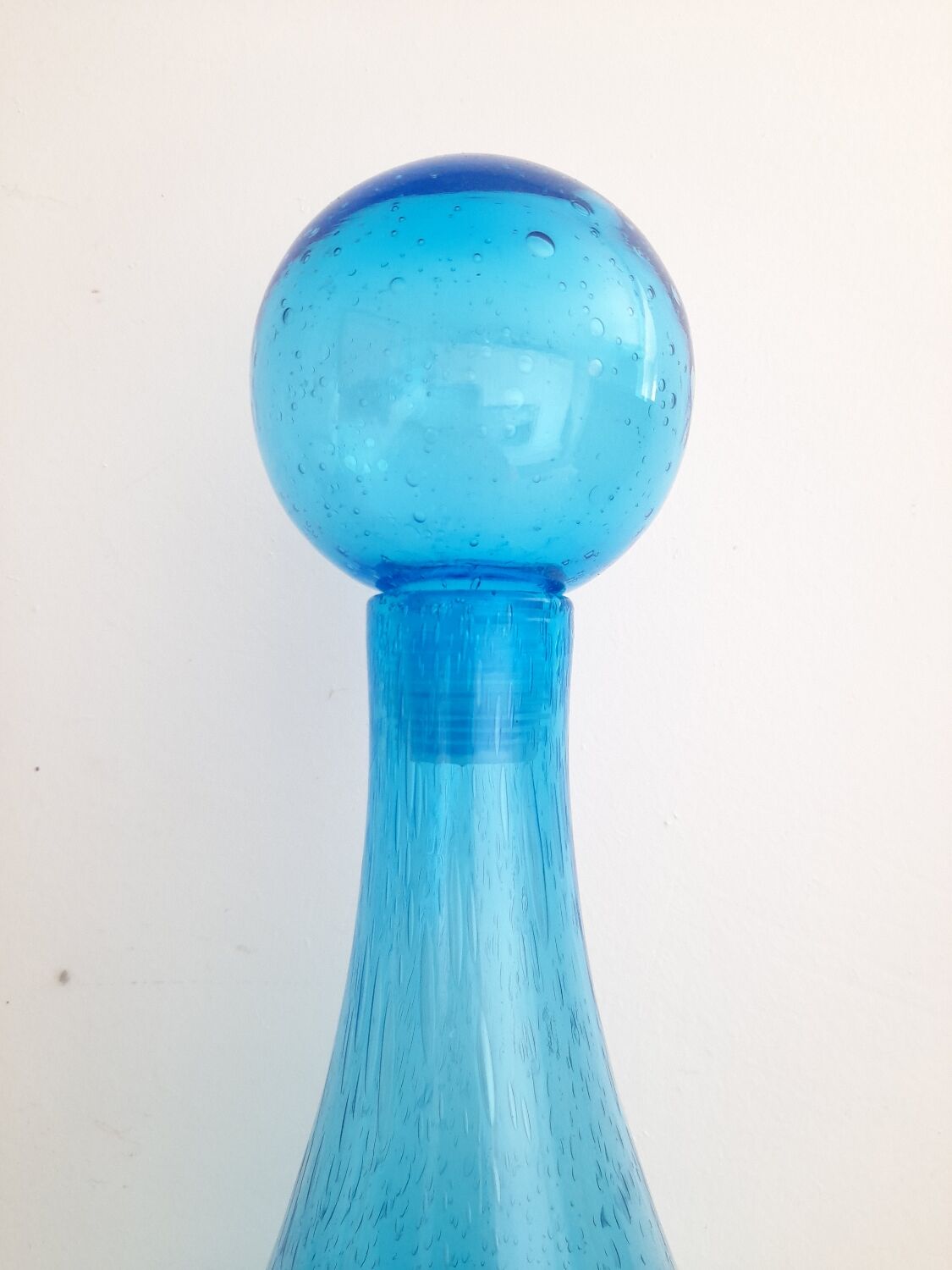 Bubbled glass decanter