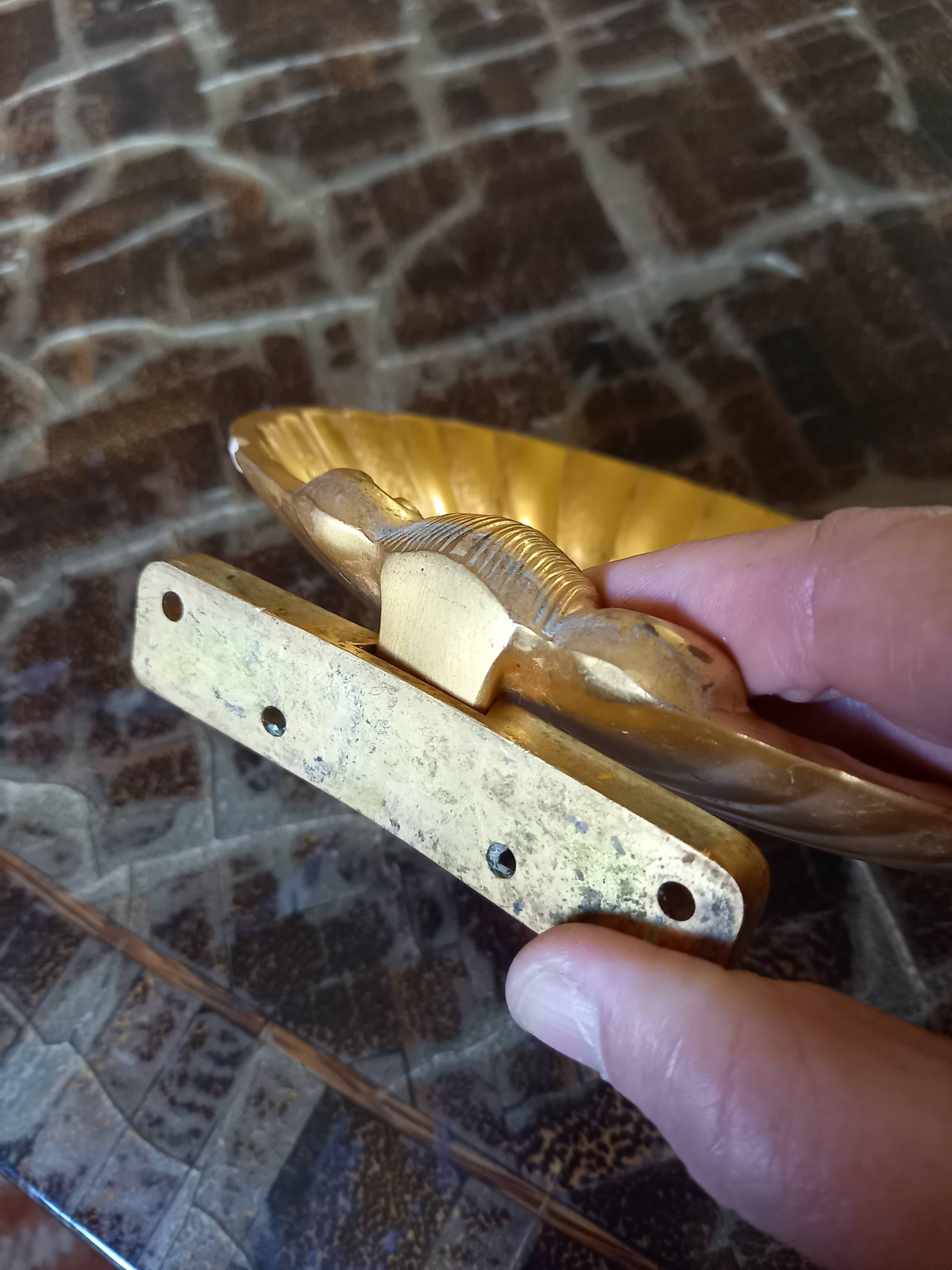 Vintage gilded bronze shell or shell pocket emptier