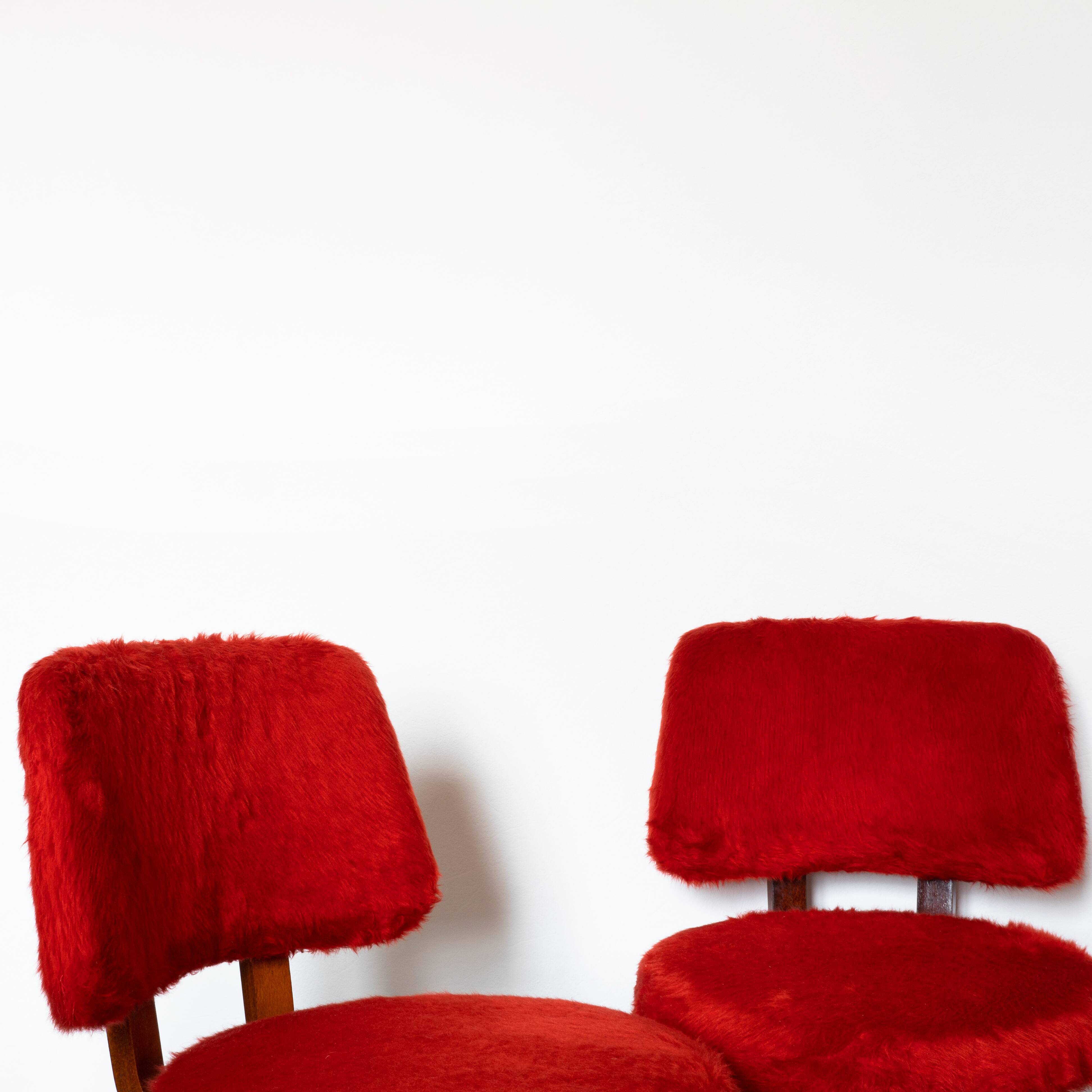 Set of 5 wooden chairs with red Pelfran moumoute