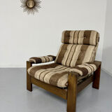 Vintage 1970s design armchair made of wood and fabric.