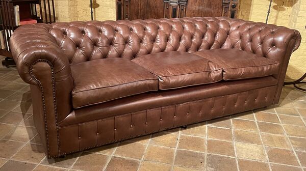 canapé chesterfield 3 places en cuir brun