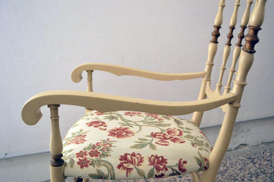 Rocking chair chiavarina vintage en frêne clair avec assise en damas, 1950