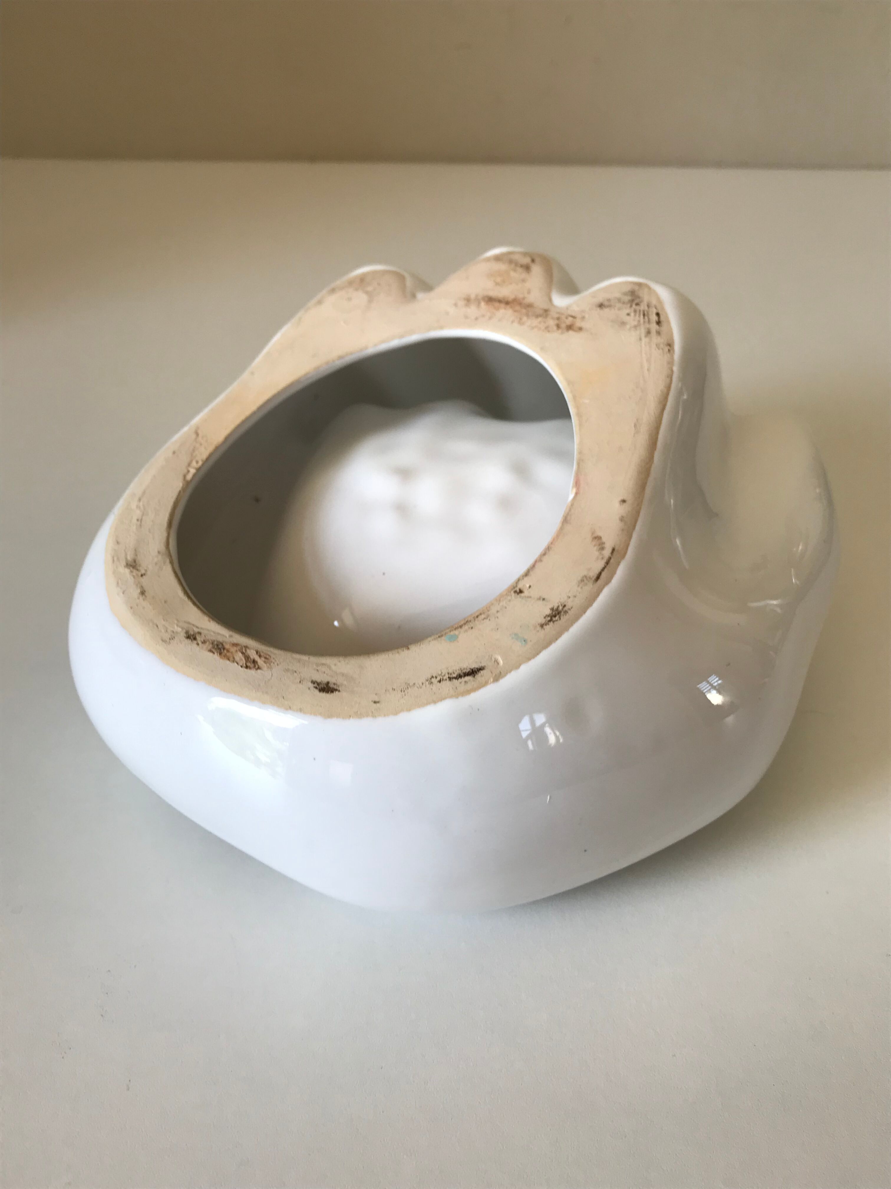 Empty hand ceramic pocket 1980