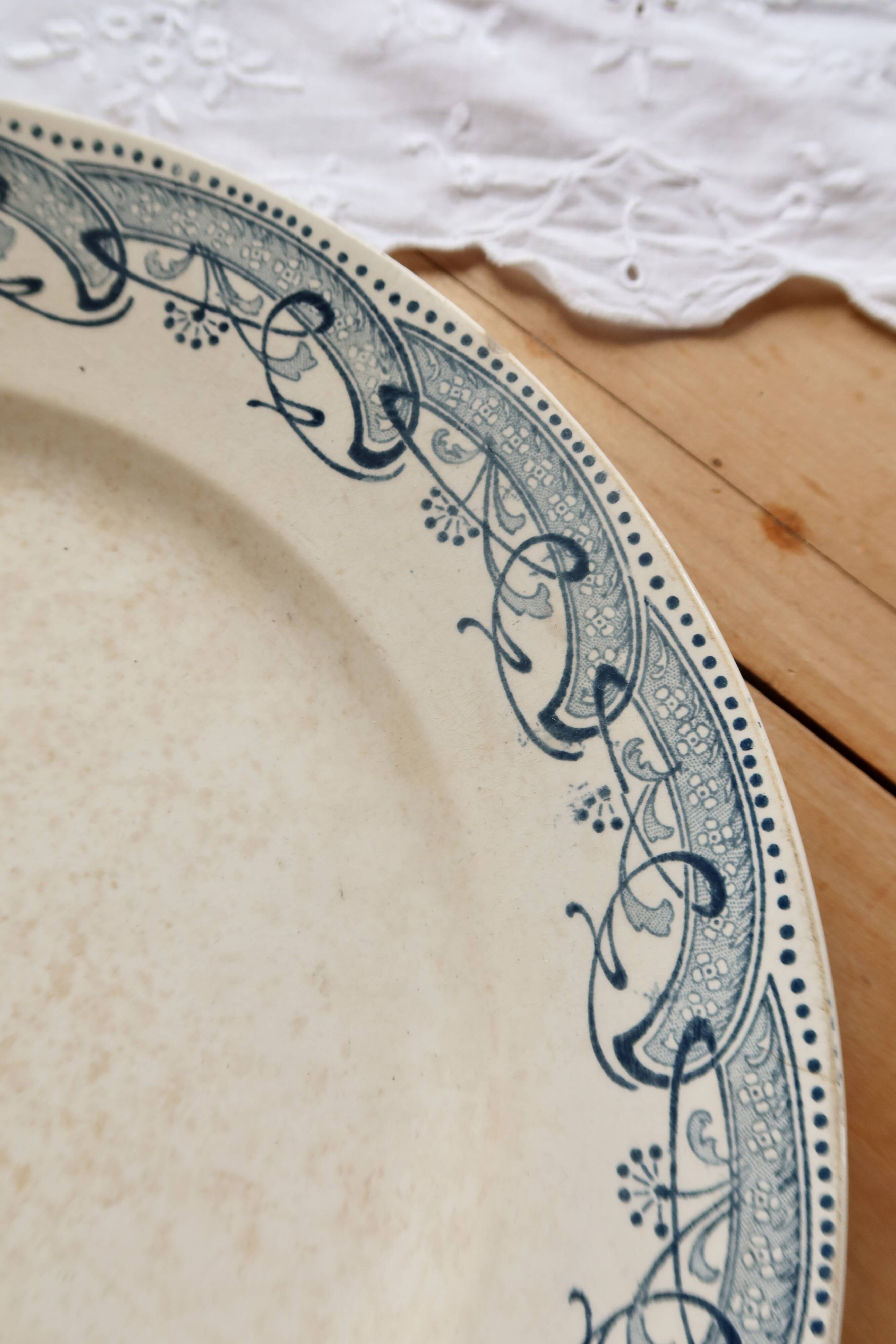 Round serving dish in Creil and Montereau ironstone - Blue decoration