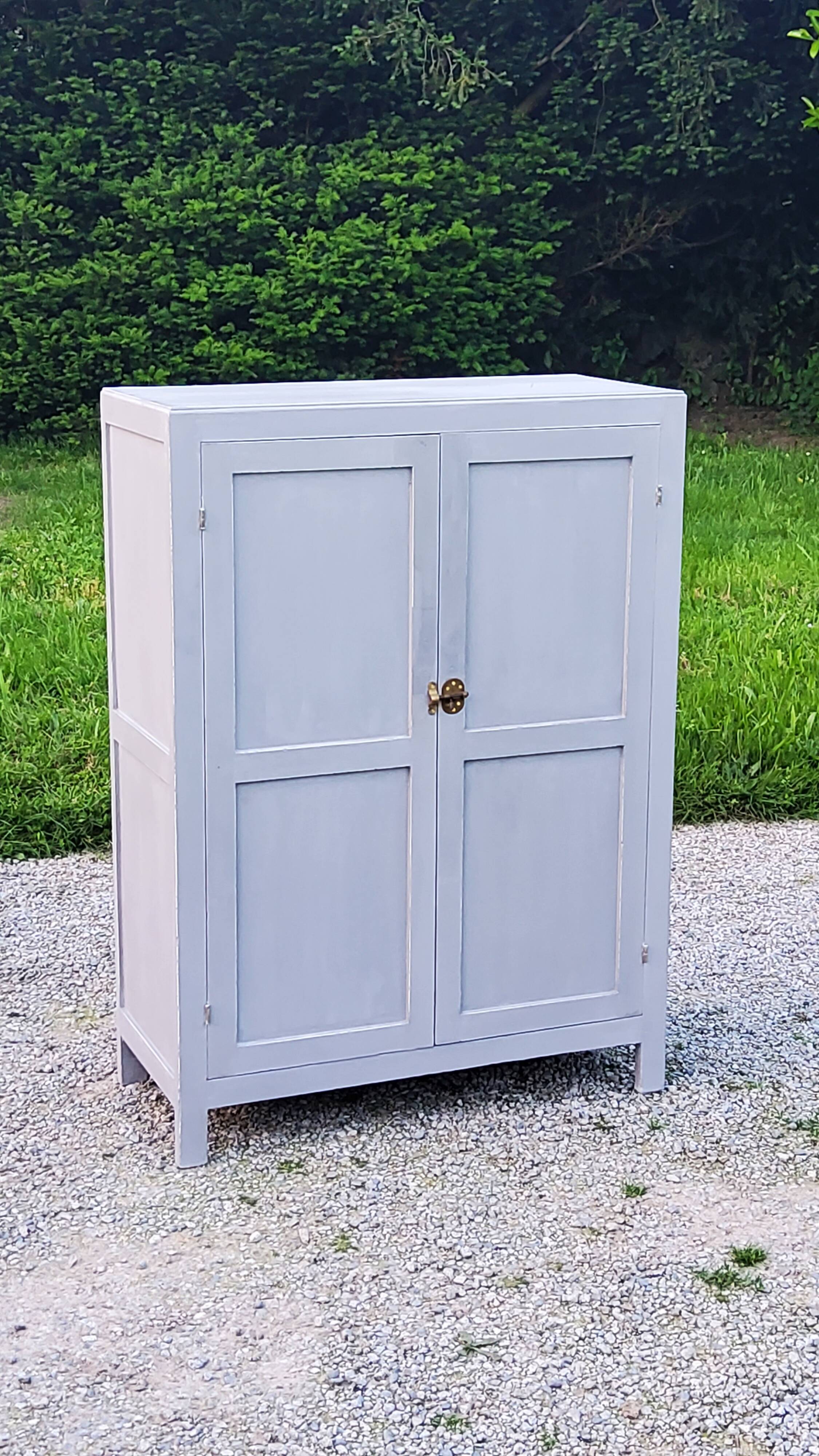 Parisian sideboard at support height from the 30s-50s with gray patina