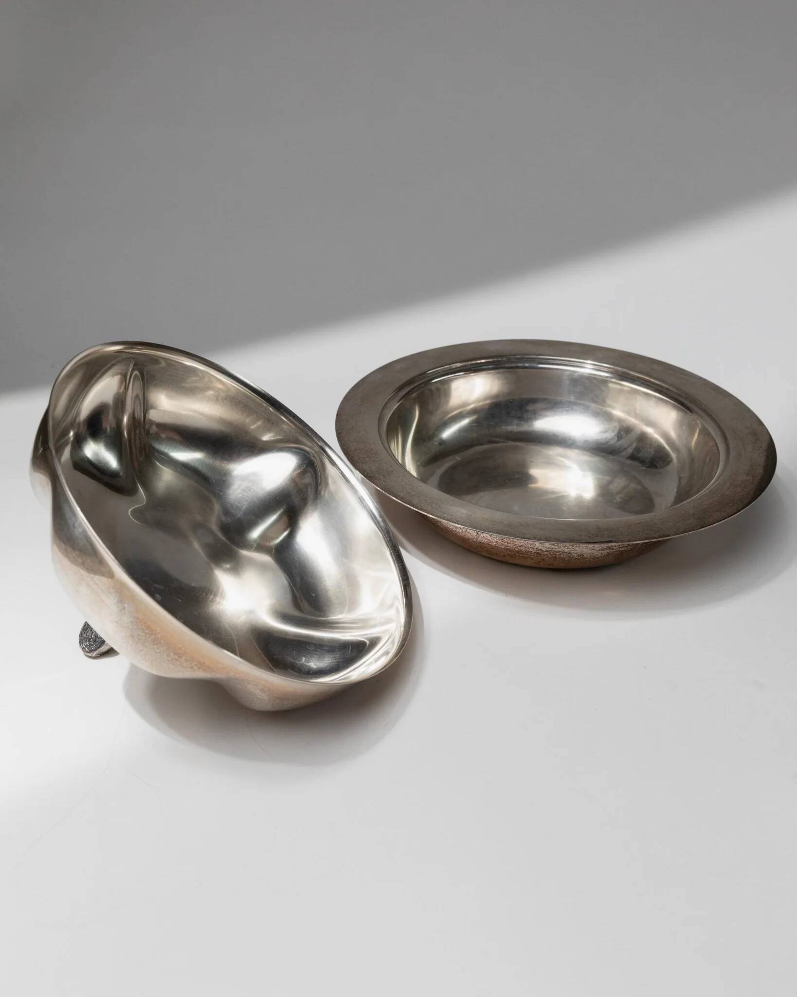 Silver-plated pumpkin-shaped bowl with lift-off lid, 1940s vintage centerpiece in metal