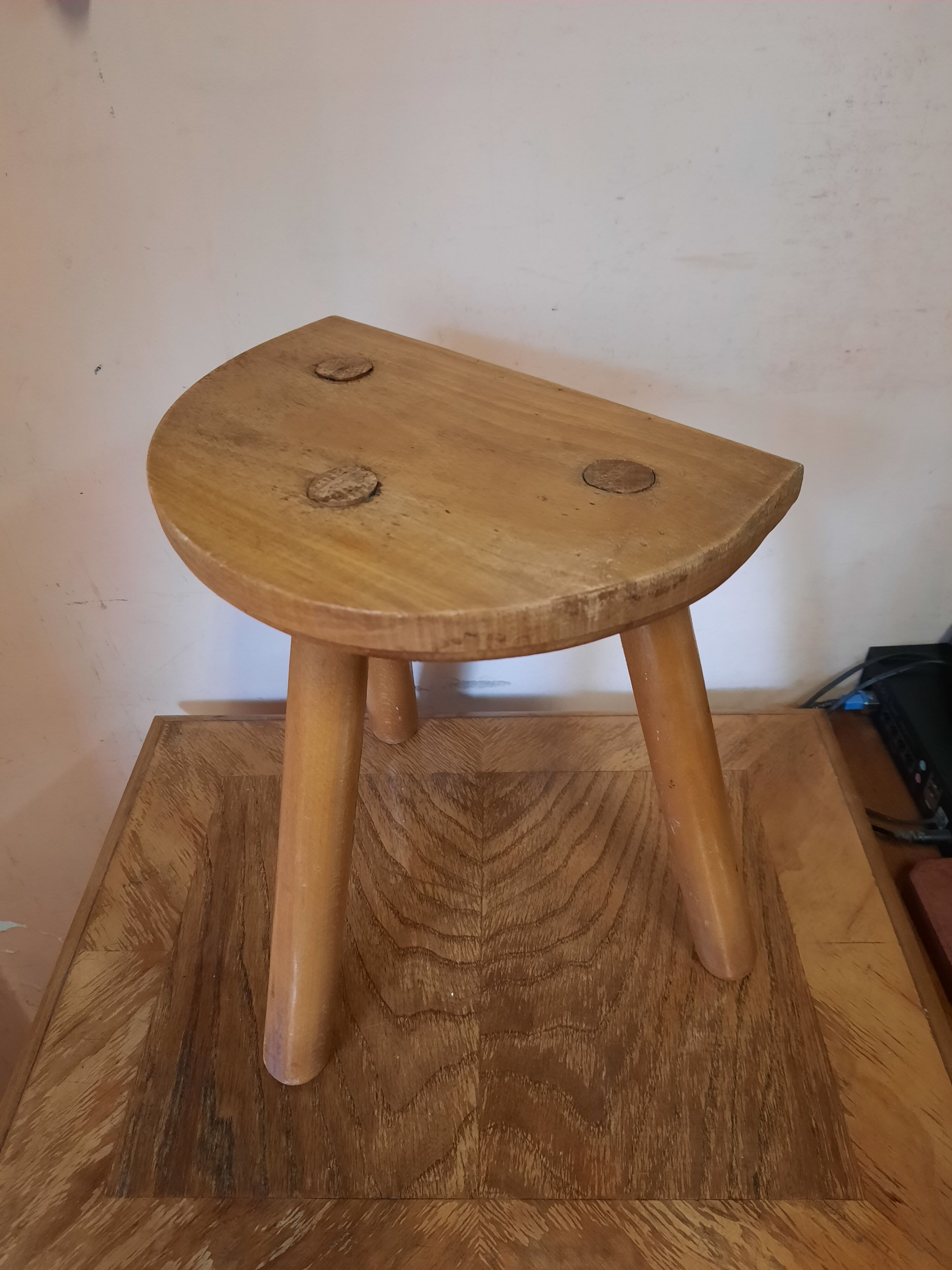 Tabouret tripode