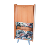 Child secretary feet compass