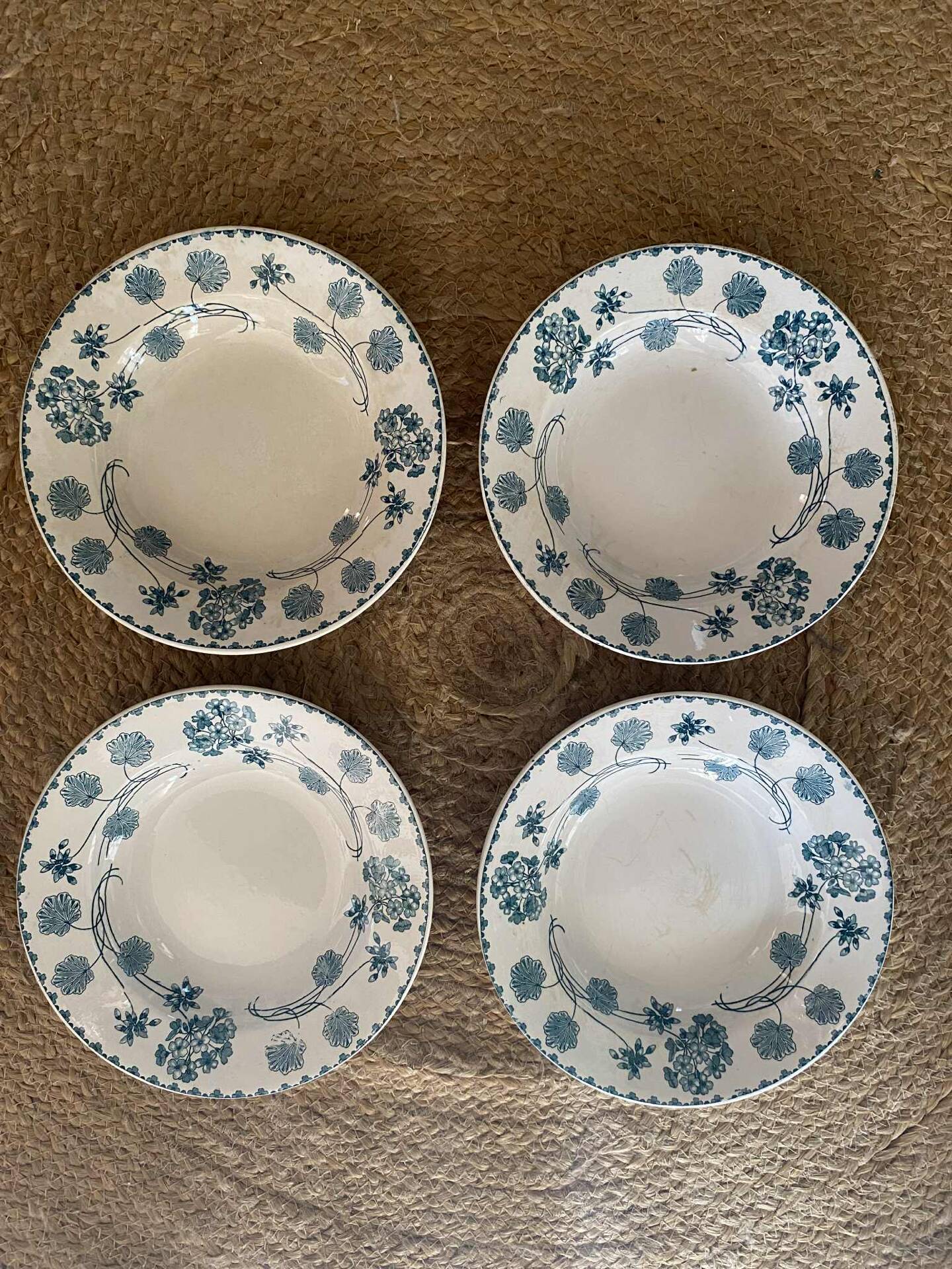Deep plates Sarreguemines geranium model in blue 1900.