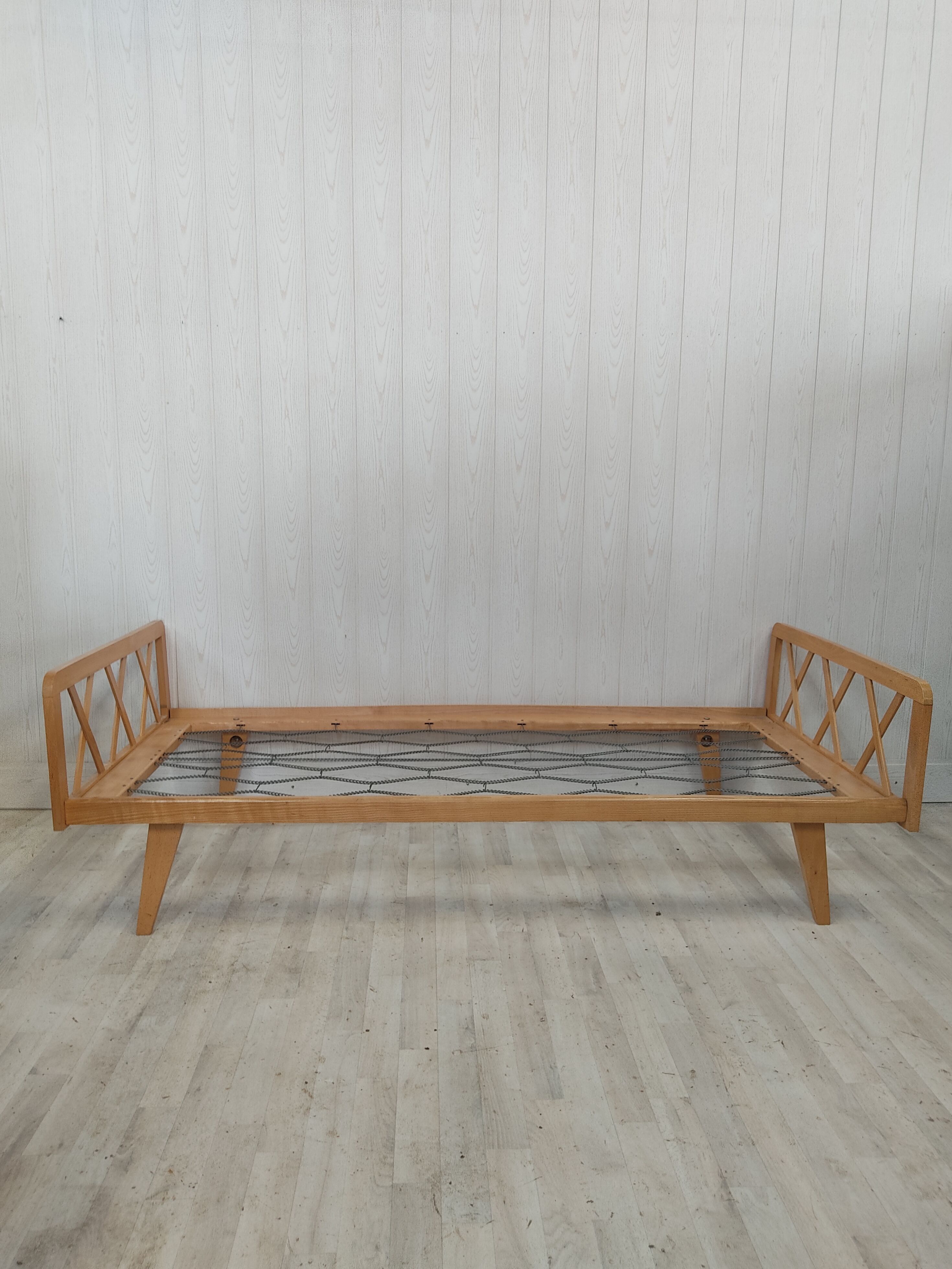 Sofa bed daybed compass feet 90x190cm