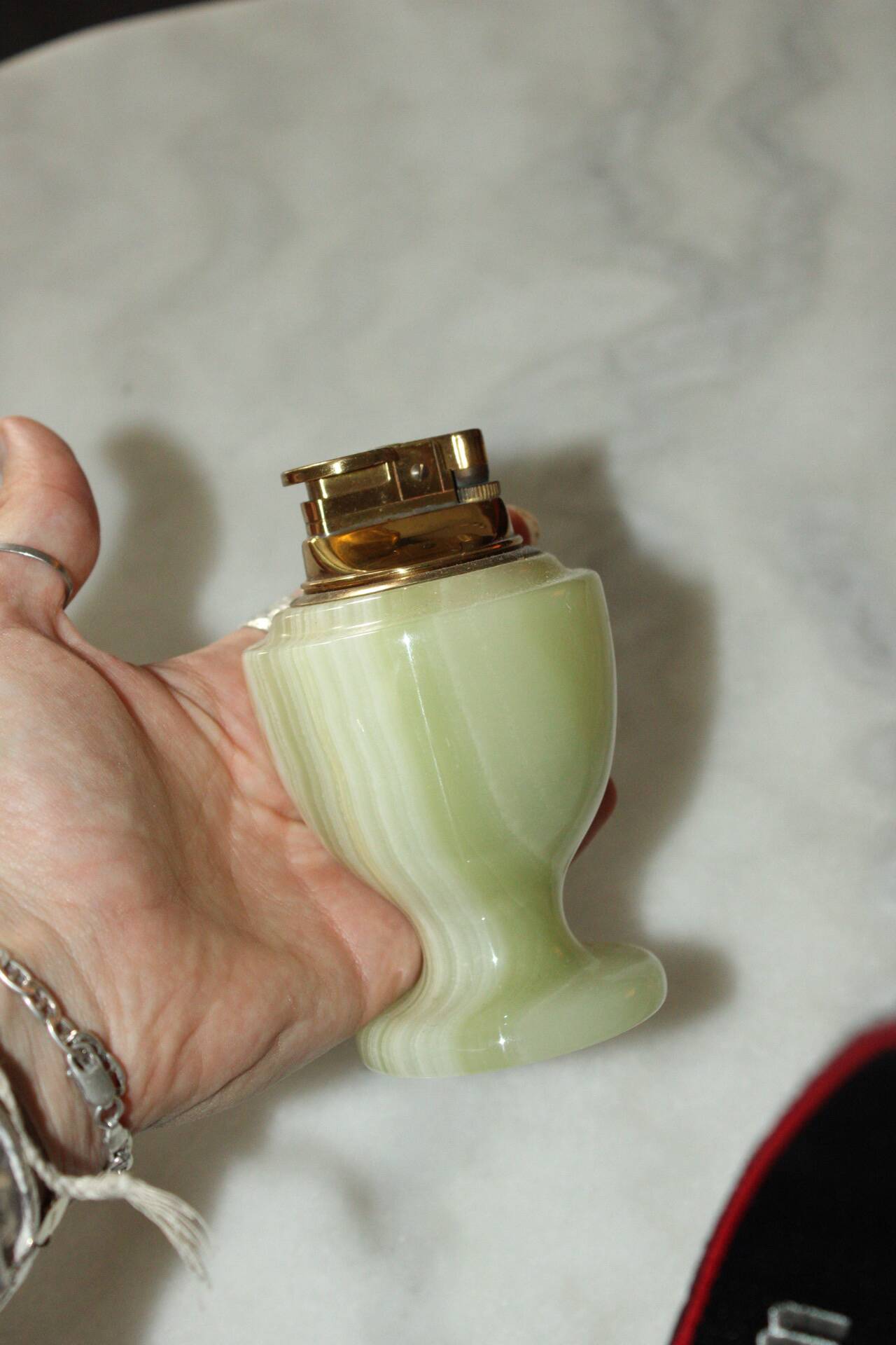 Onyx and brass table lighter - Vintage