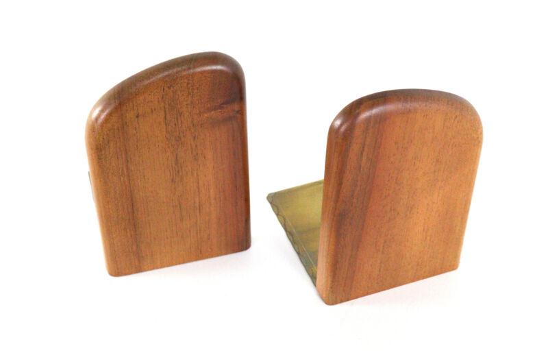En ensemble de serre-livres en bois danois.