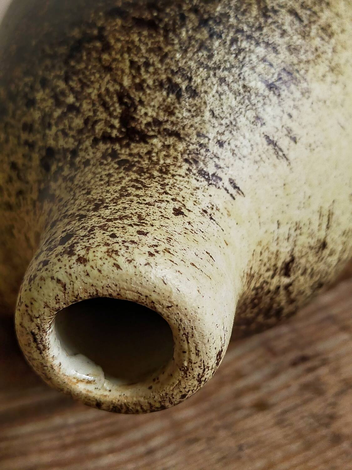 Single-flower vase, ceramic bottle by Max Idlas