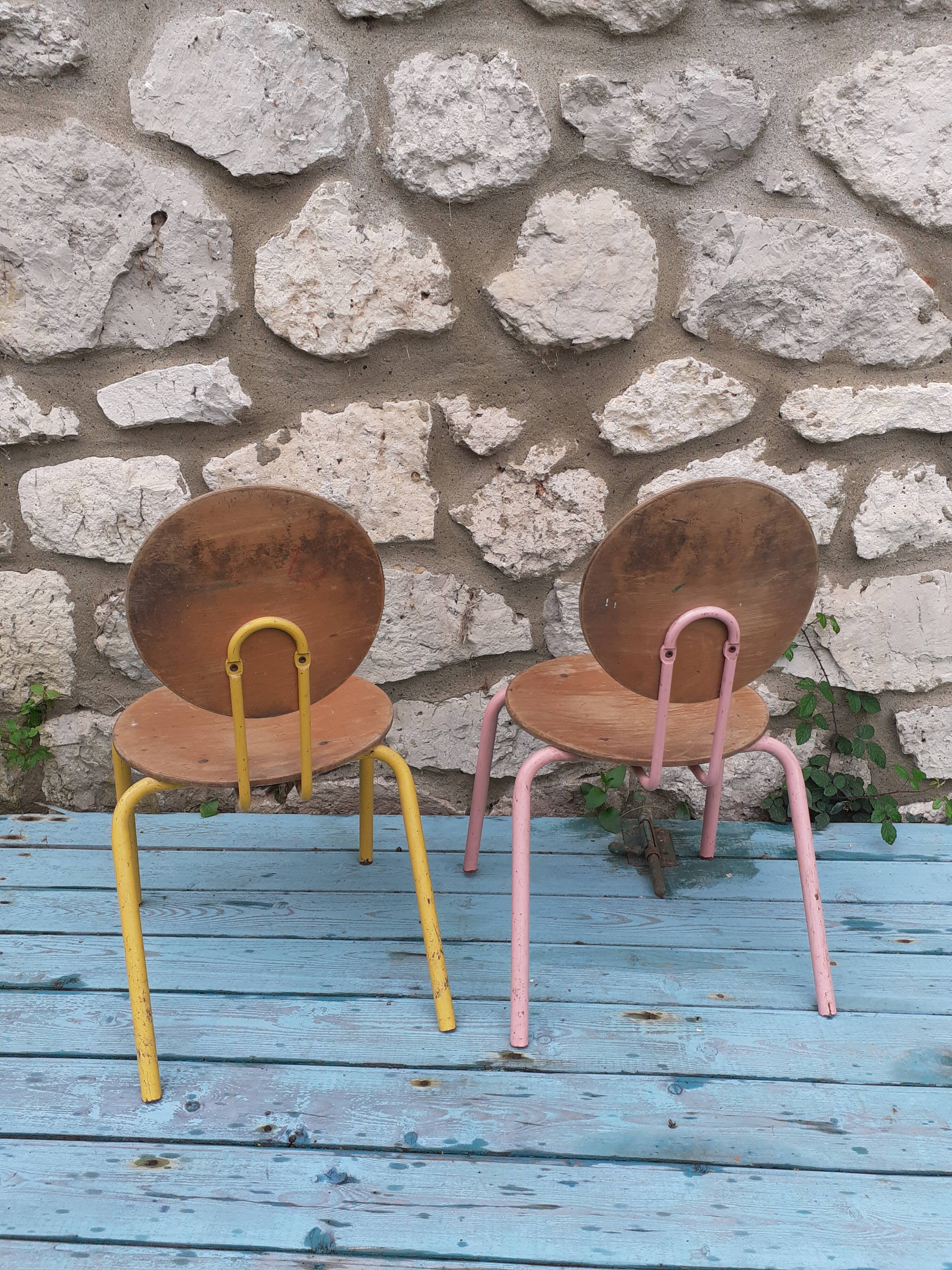 Paire de chaises d'enfant empilables vintage