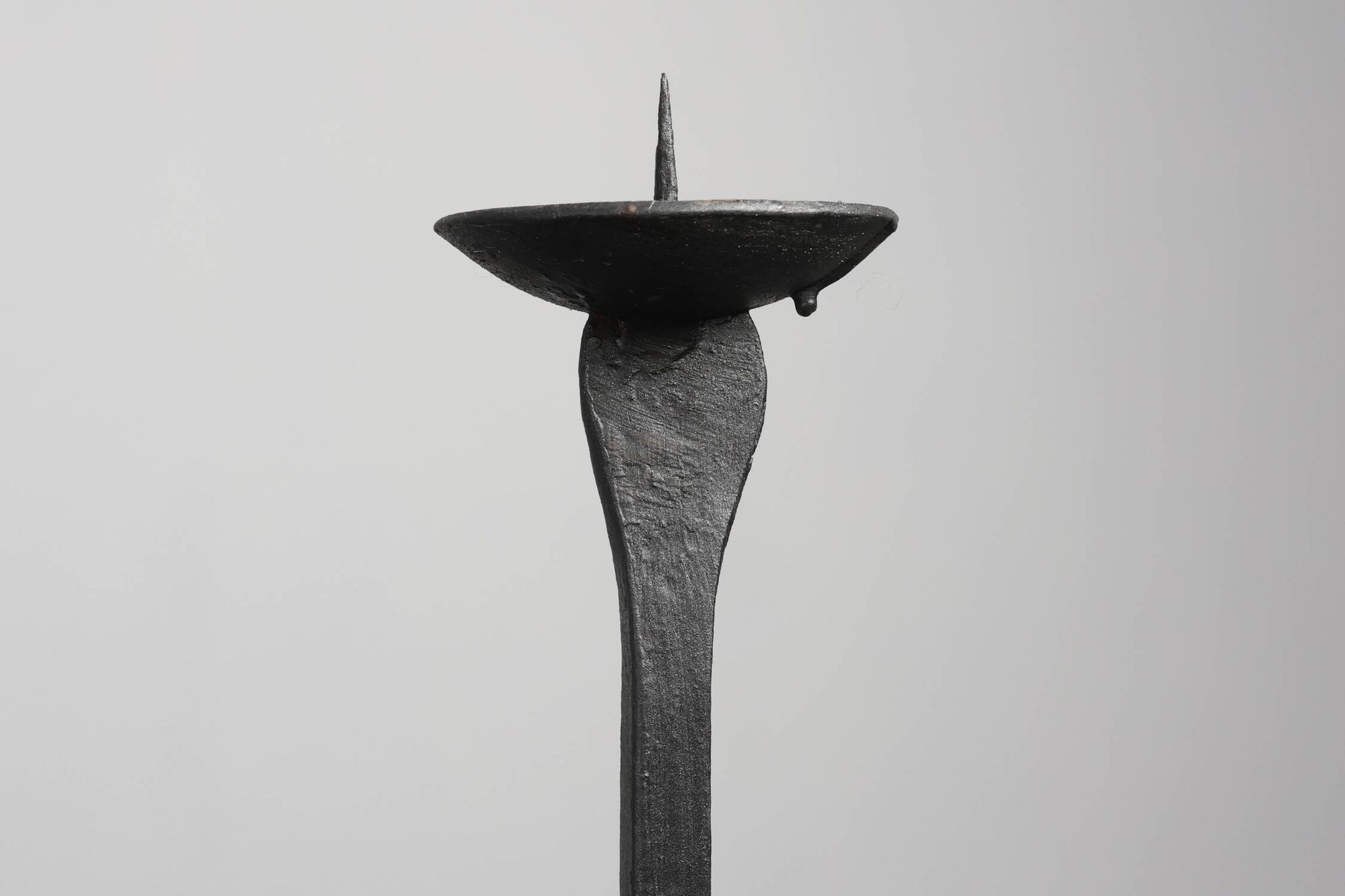 Candelabre en fer forgé néo-gothique, France, 19e siècle