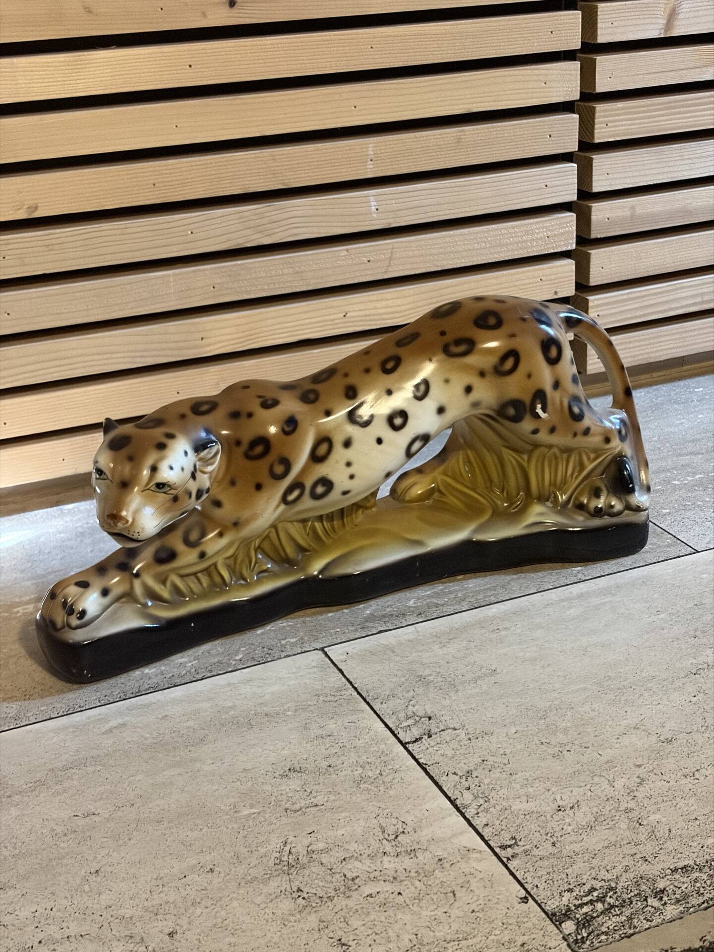 Vintage decorative ceramic sculpture representing a leopard.