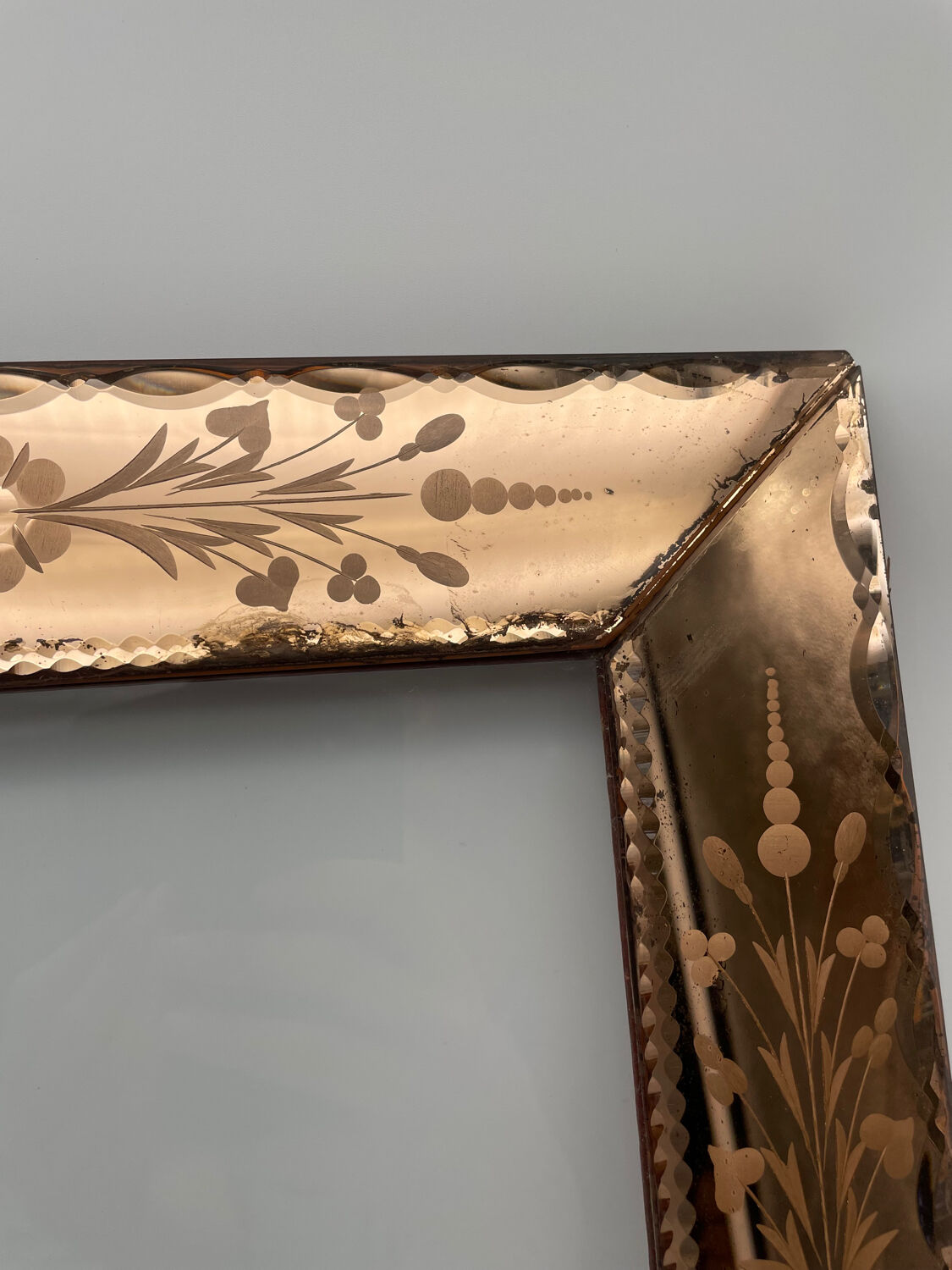 Venetian frame in engraved and bevelled pink glass, flowers, floral, 1950