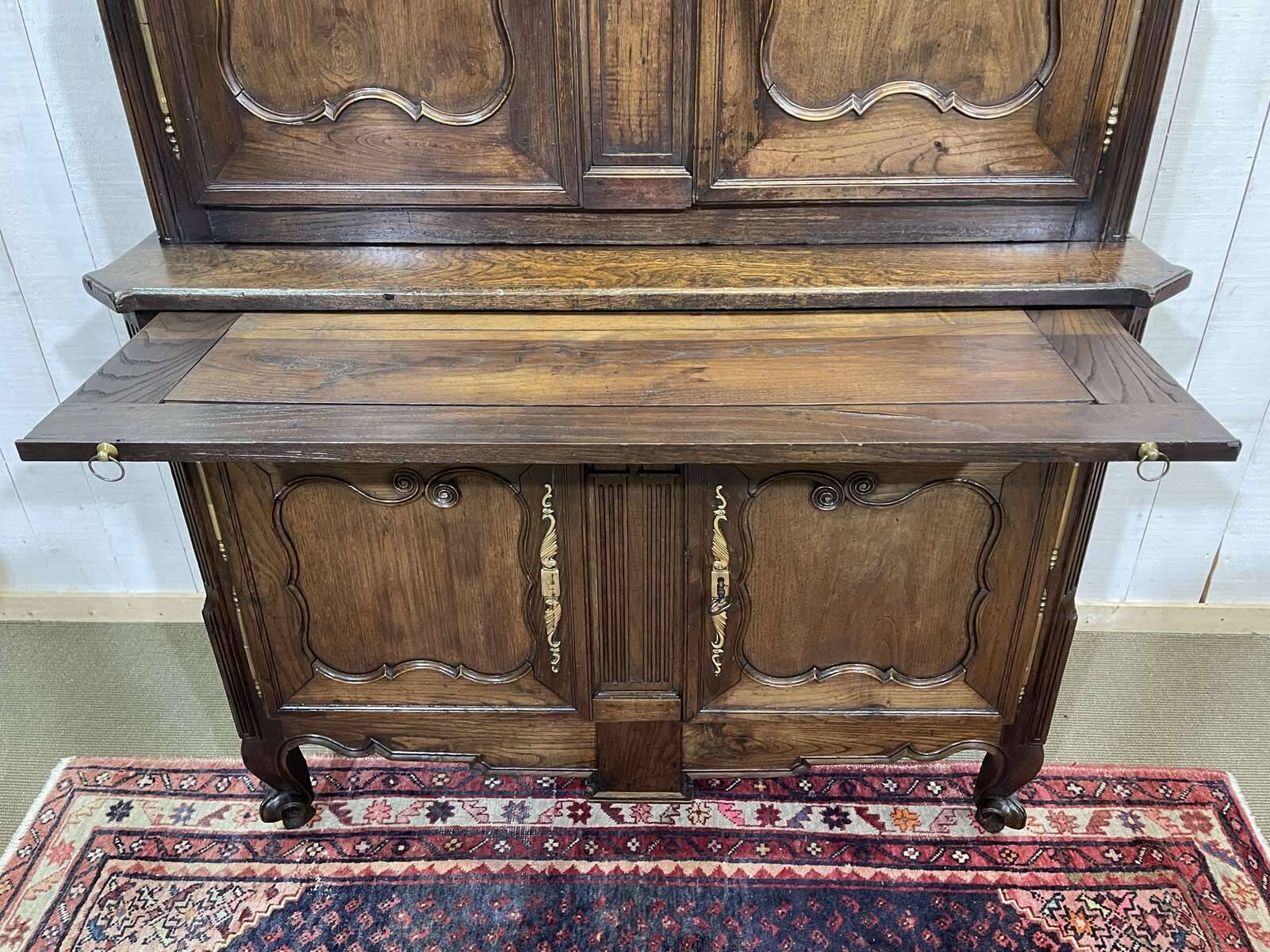 Buffet with 2 bodies in oak and chestnut, Breton work, late 18th century.