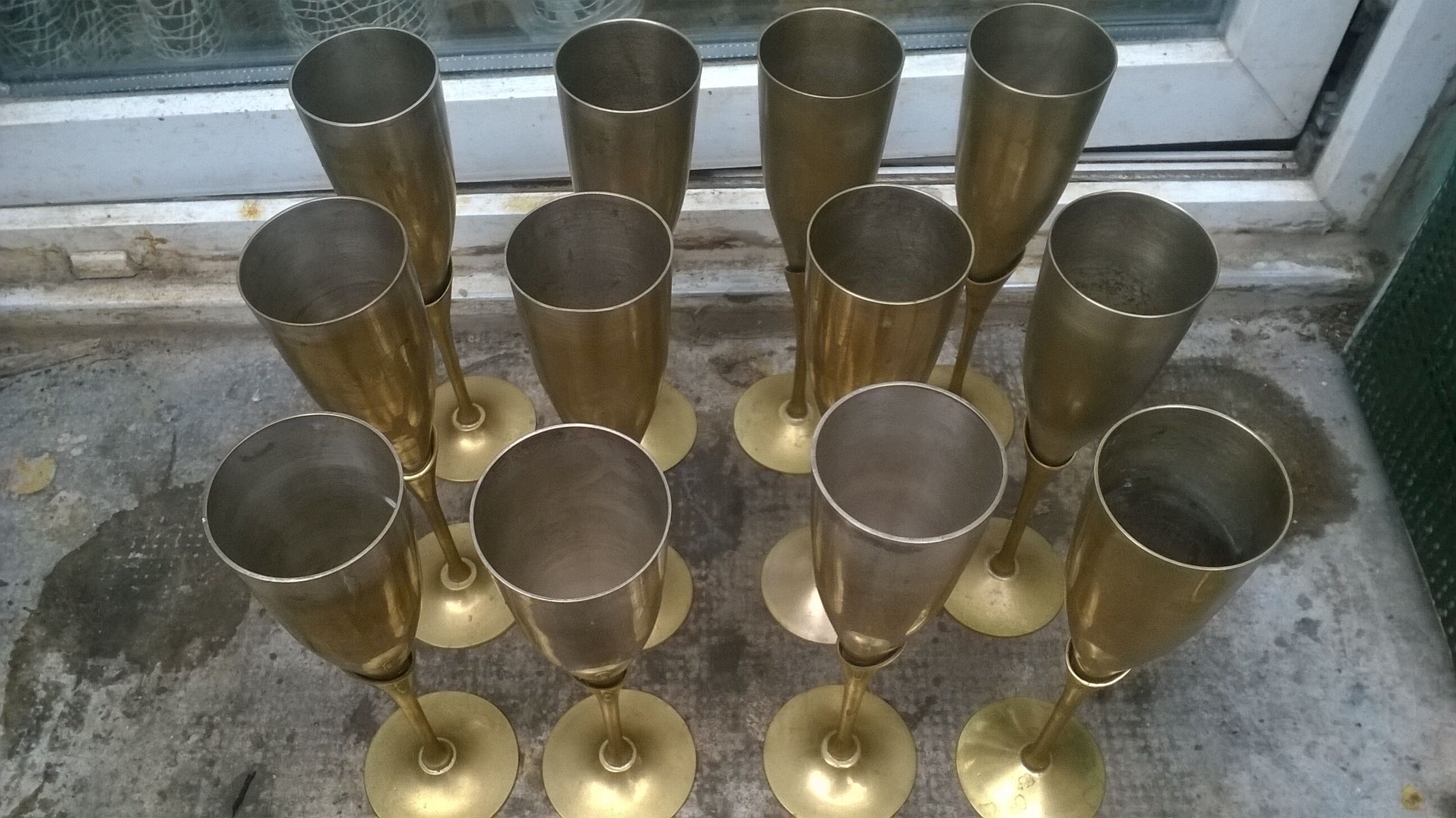 12 champagne flutes