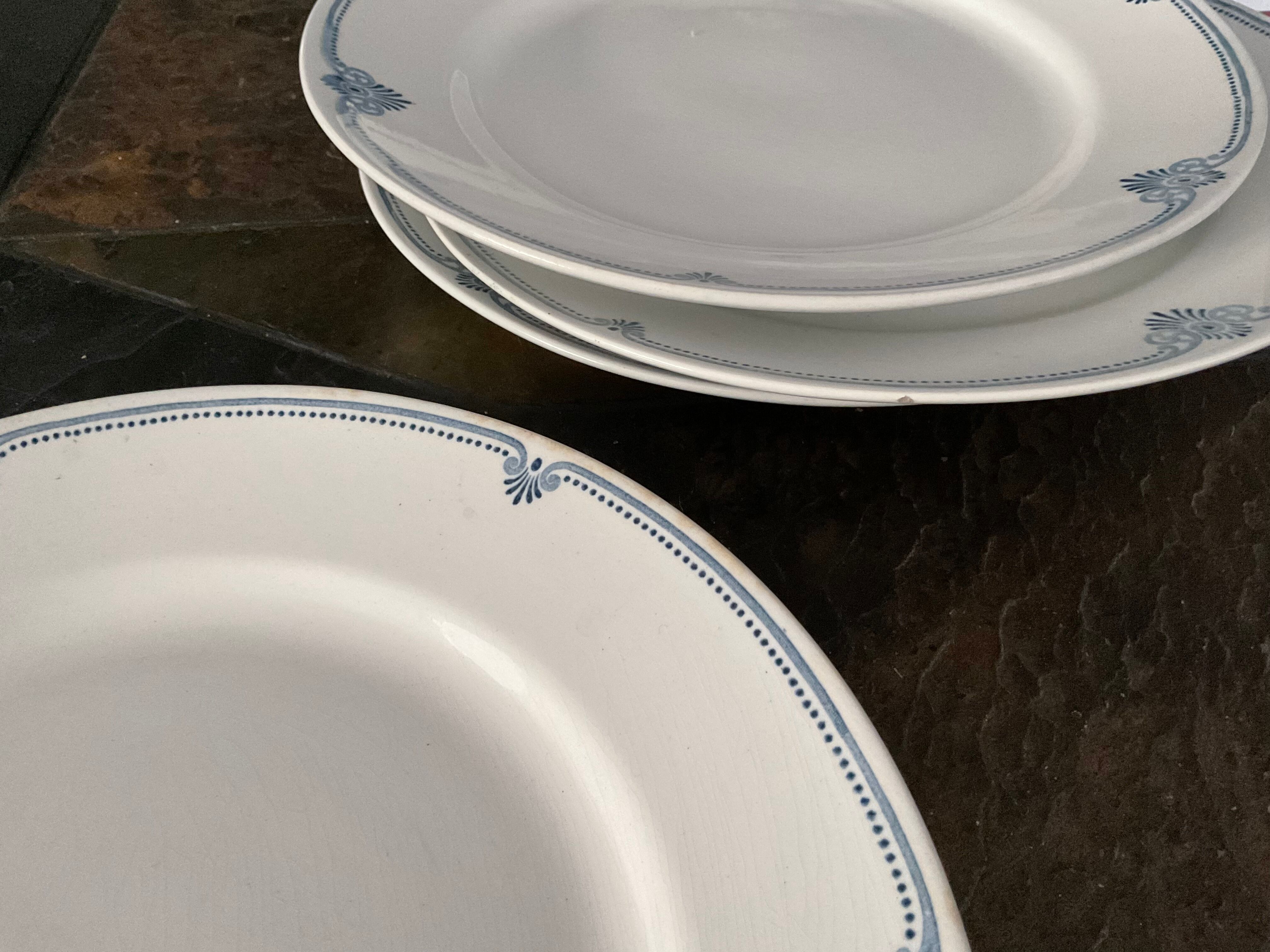 5 flat plates diameter 24.5 cm .villeroy and Boch
