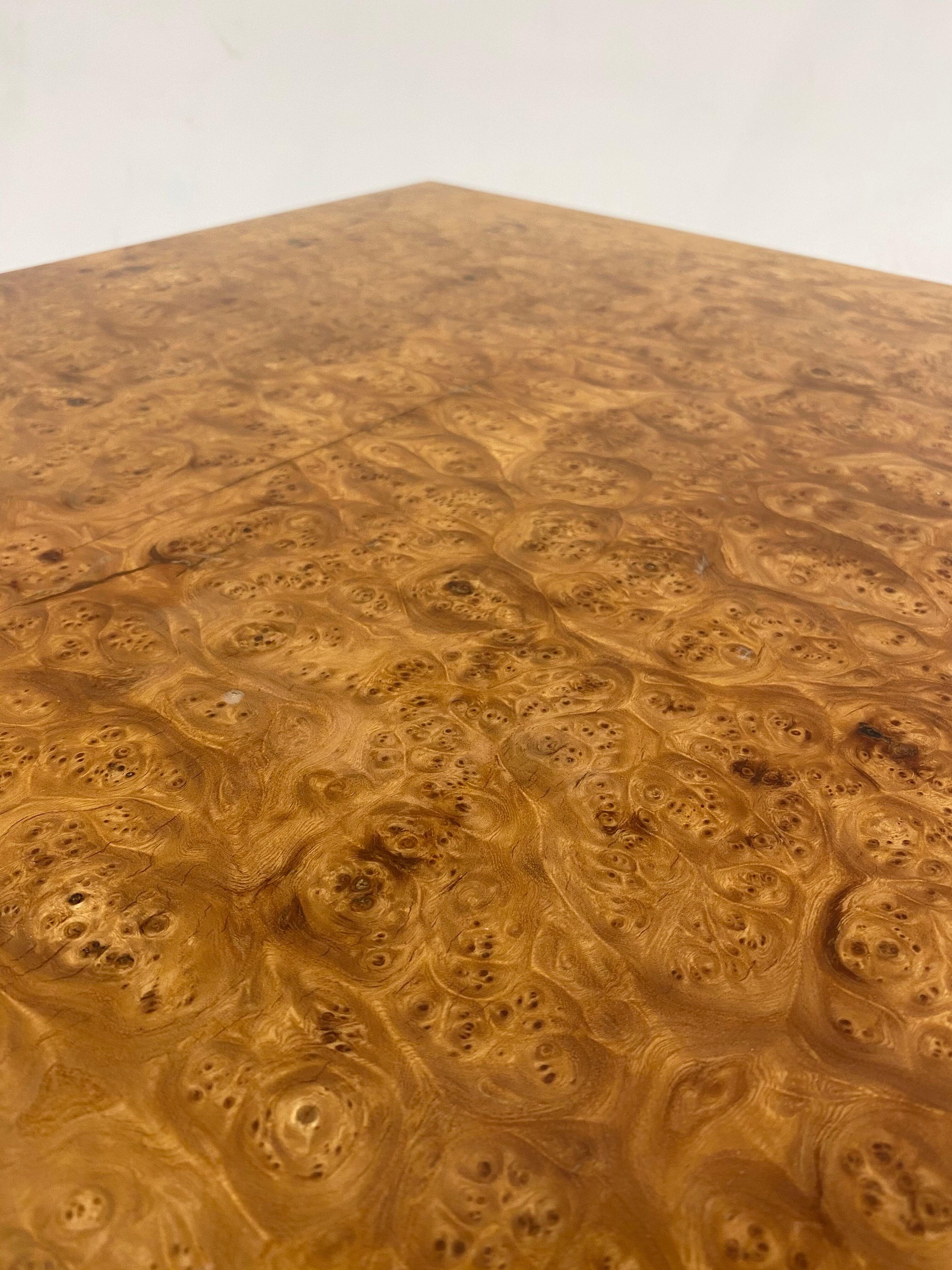 Table basse en loupe d’orme et acier, 1970