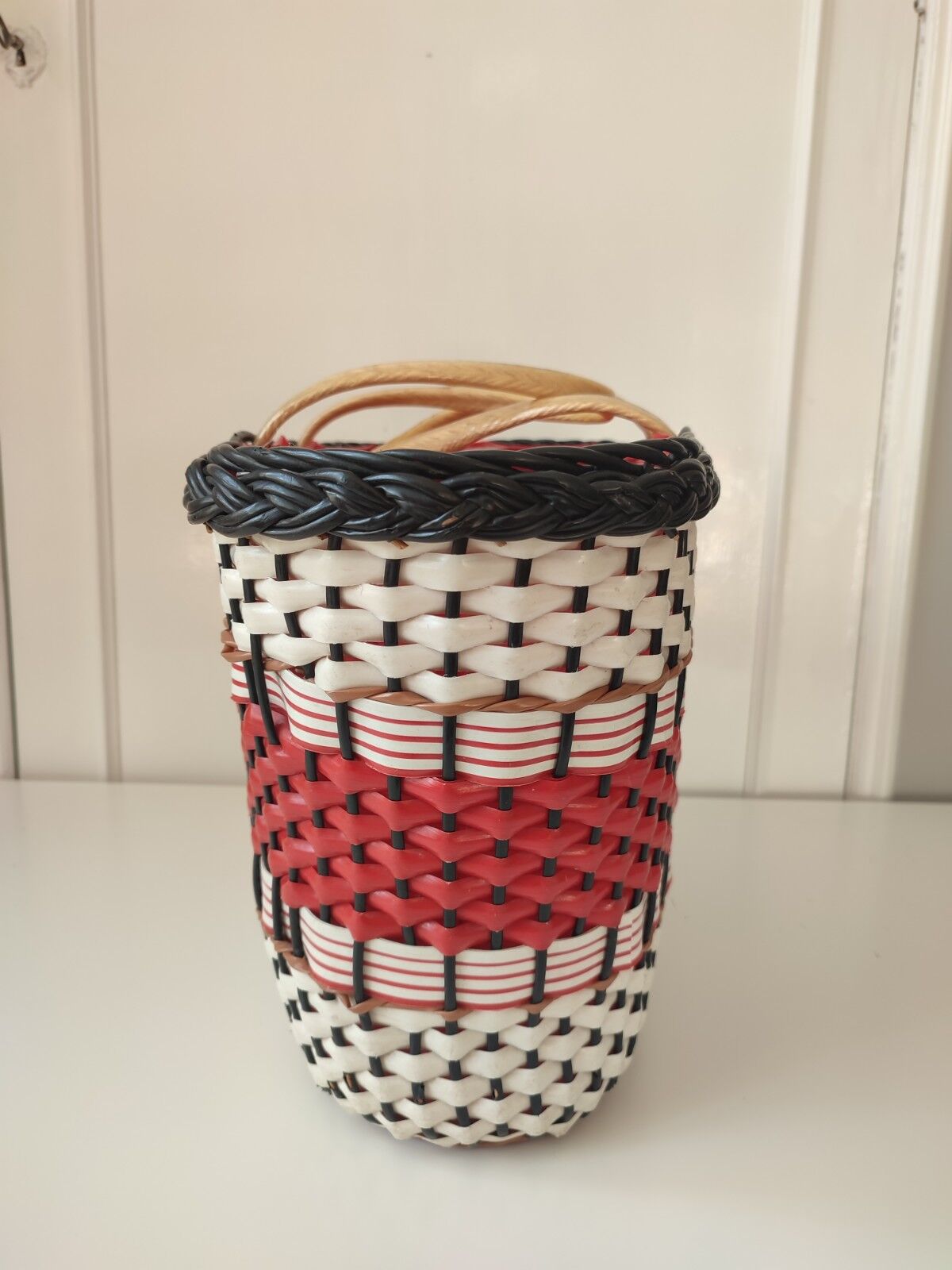 Vintage scoubidou basket