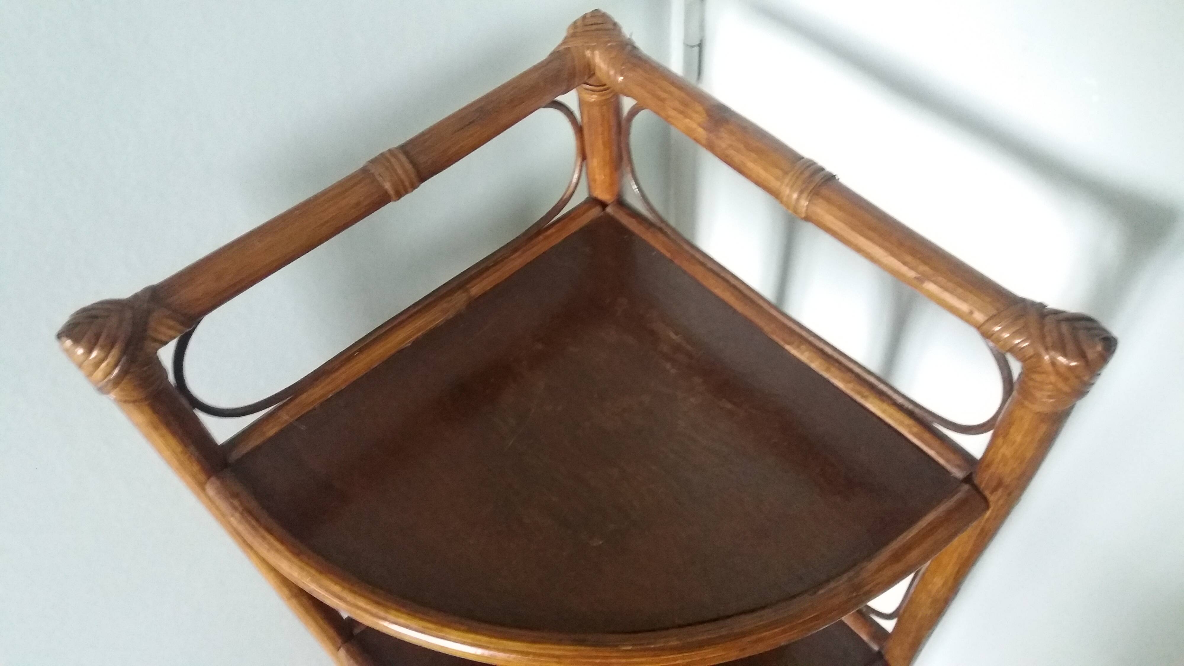 Corner shelf, corner unit, in wicker and wood