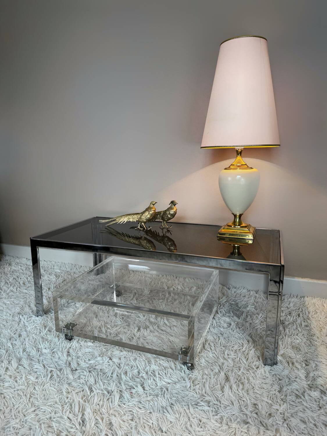 Table basse chromée et verre fumé années 70