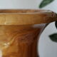 Vase artisanal en bois tourné d'olivier vernis