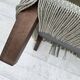 Fauteuil danois des années 1970, velours vert d'origine, bois de hêtre.