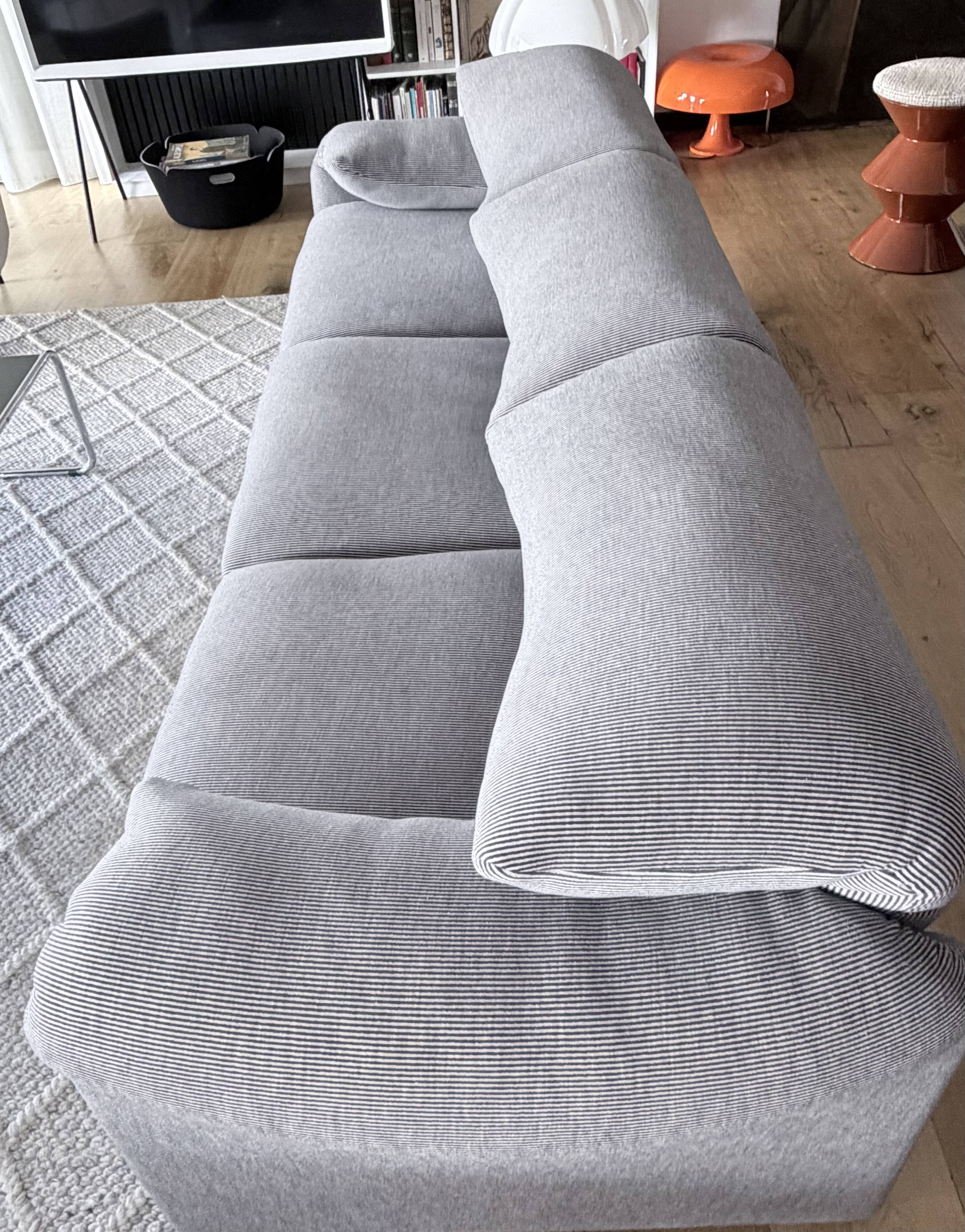 Maralunga sofa in excellent condition.