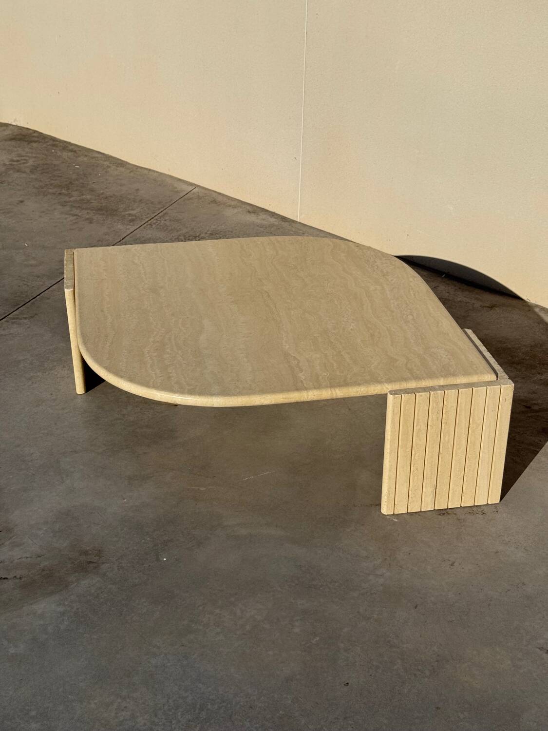 Large designer coffee table in travertine, eye shape, Roche Bobois edition from the 80s