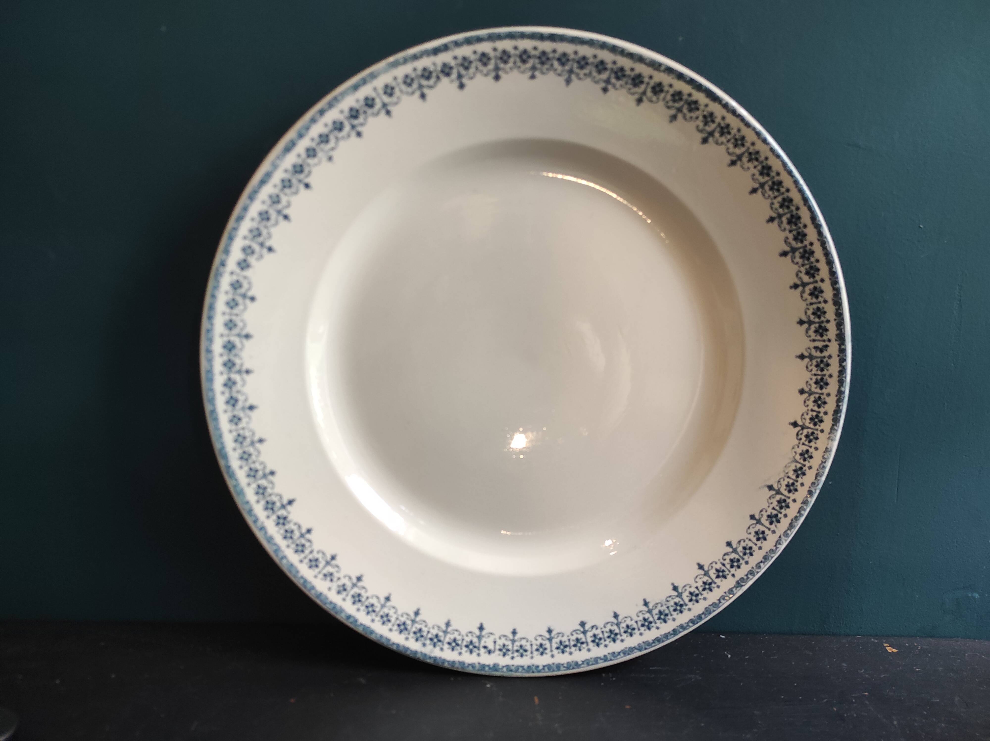 French vintage round serving plate, 32.5cm diameter, Longwy, mod. Bordeaux